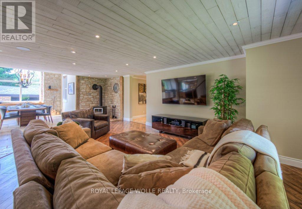












8466 SIDEROAD 30

,
Centre Wellington,




Ontario
N0B2K0

