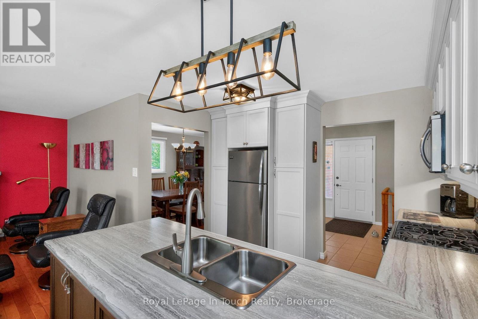 












101 PEEL STREET

,
Penetanguishene,




Ontario
L9M1C3

