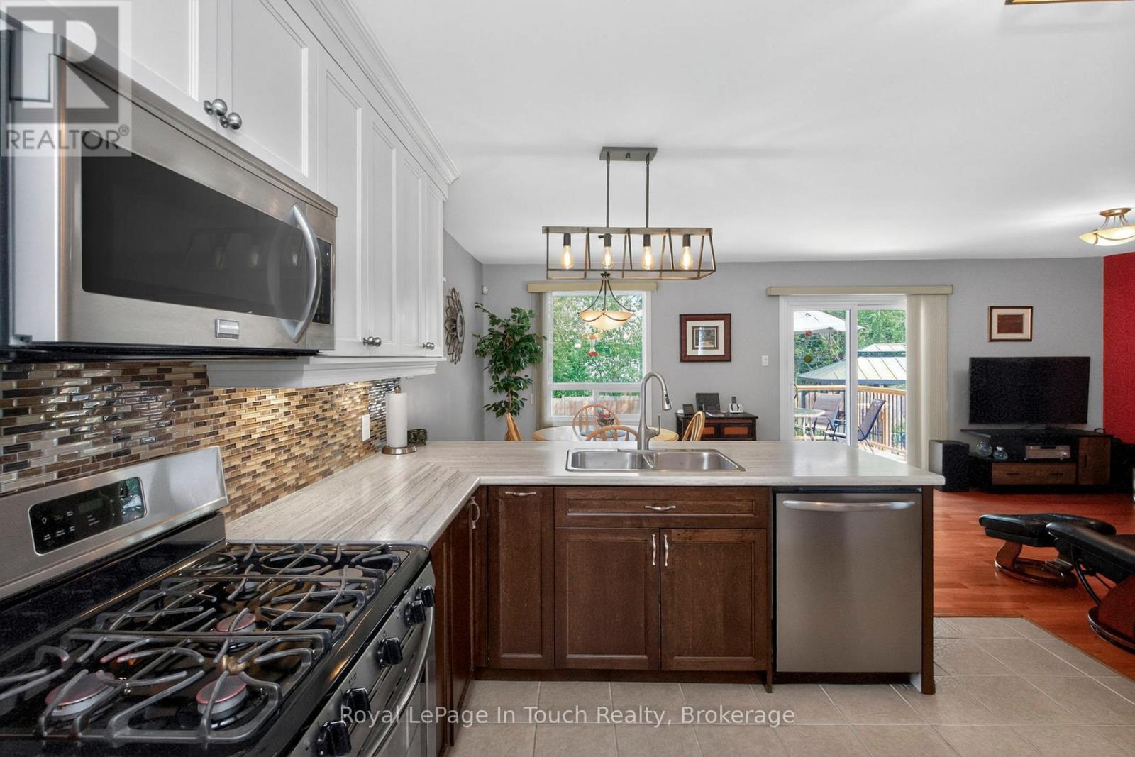 












101 PEEL STREET

,
Penetanguishene,




Ontario
L9M1C3

