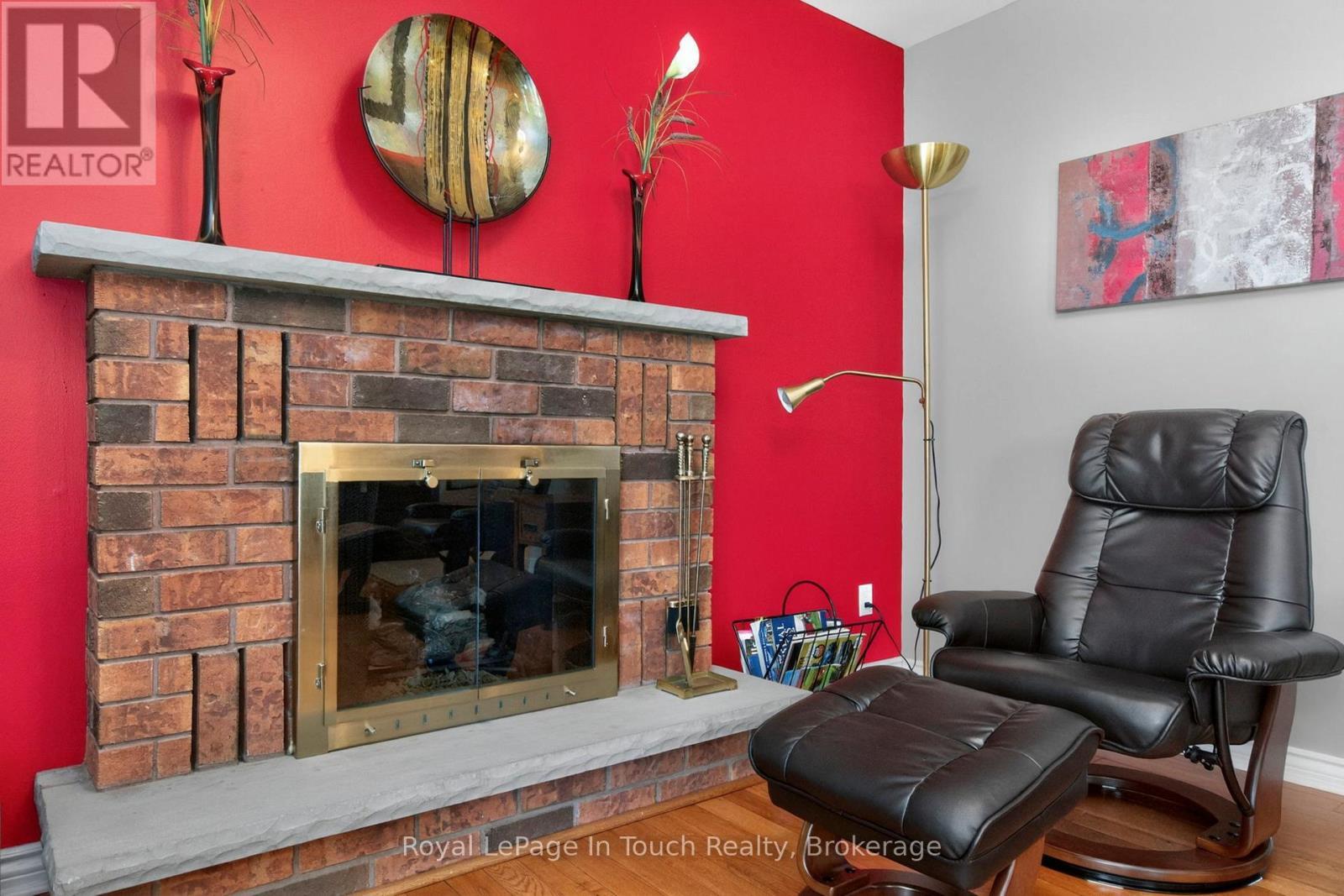 












101 PEEL STREET

,
Penetanguishene,




Ontario
L9M1C3


