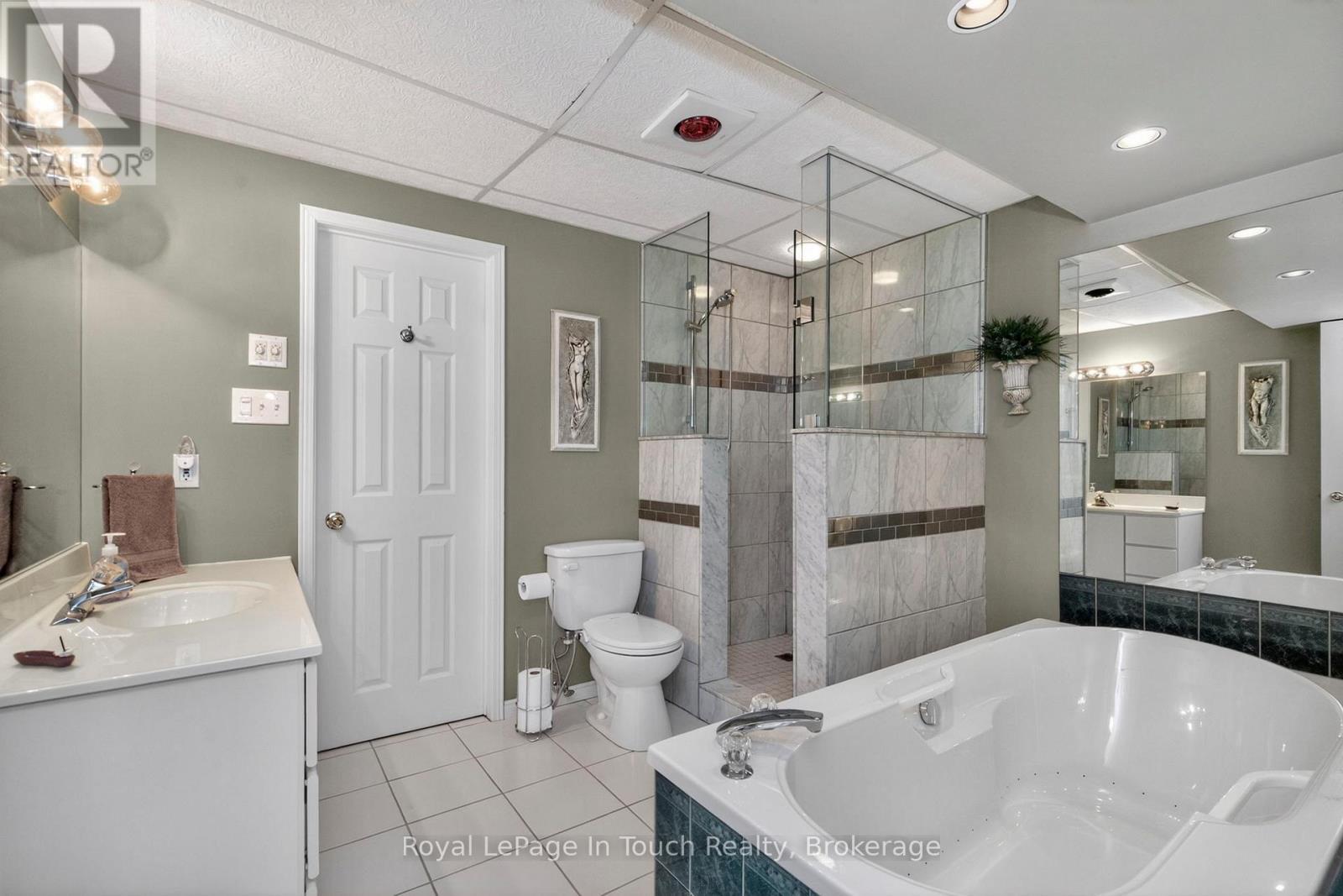 












101 PEEL STREET

,
Penetanguishene,




Ontario
L9M1C3

