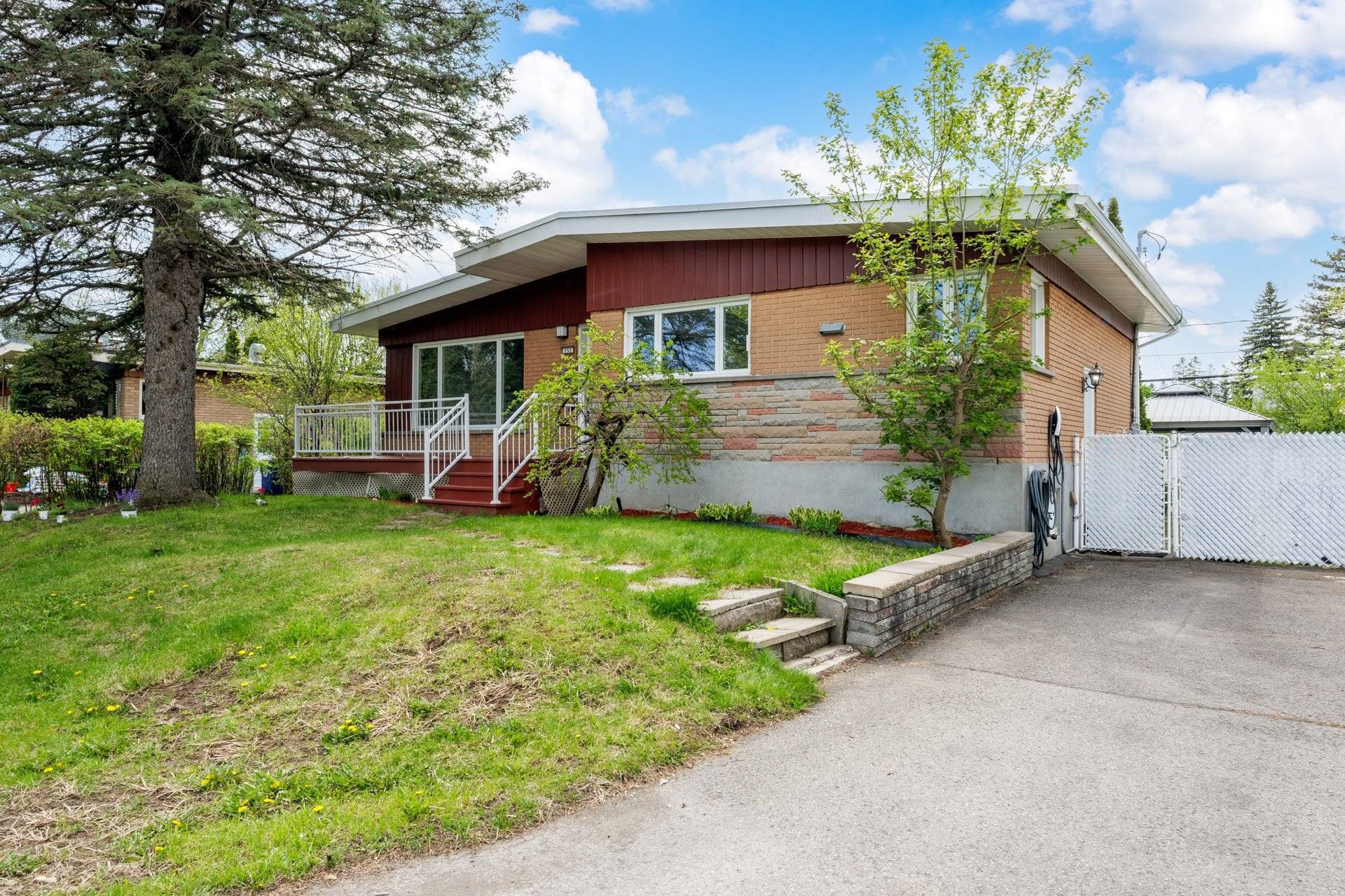 









552


Rue Hugo

,
Laval (Fabreville),




QC
H7P3L9

