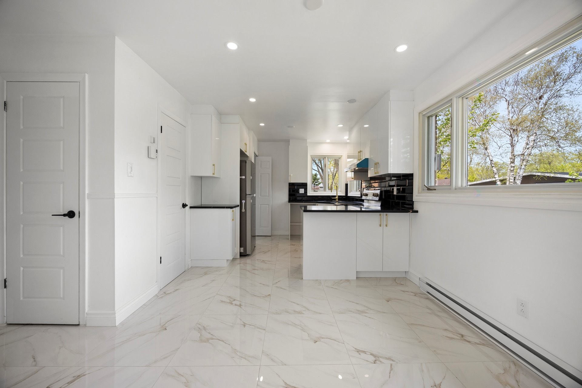 









552


Rue Hugo

,
Laval (Fabreville),




QC
H7P3L9

