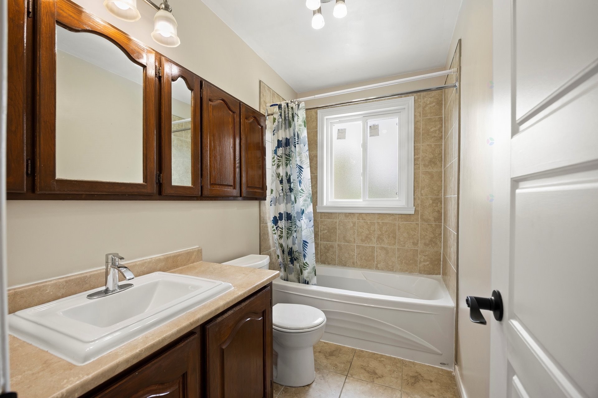 









552


Rue Hugo

,
Laval (Fabreville),




QC
H7P3L9

