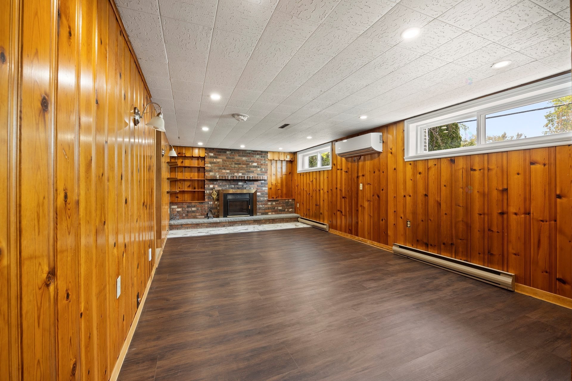 









552


Rue Hugo

,
Laval (Fabreville),




QC
H7P3L9

