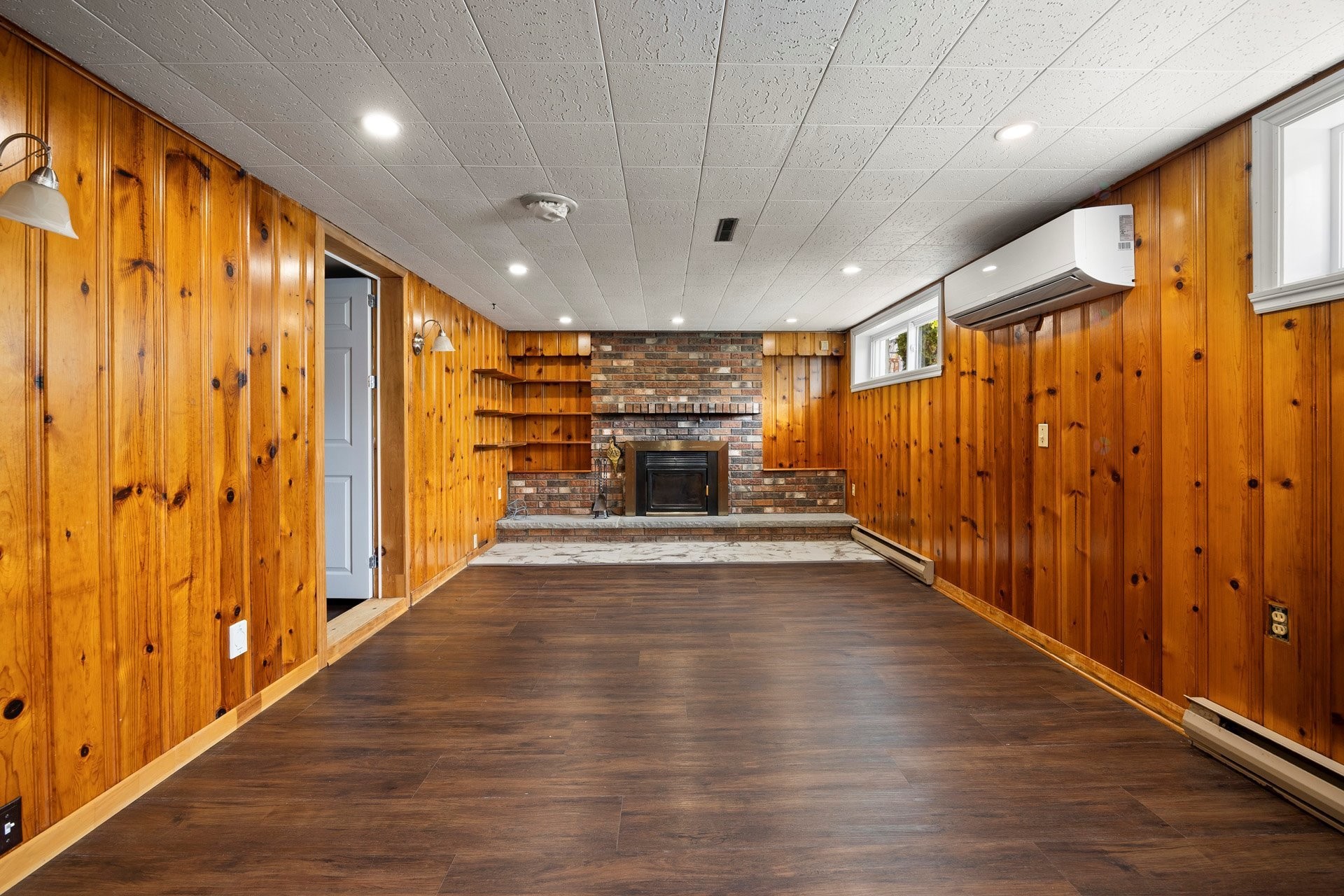









552


Rue Hugo

,
Laval (Fabreville),




QC
H7P3L9

