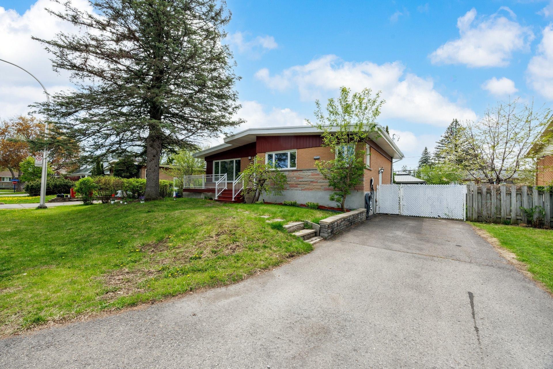 









552


Rue Hugo

,
Laval (Fabreville),




QC
H7P3L9

