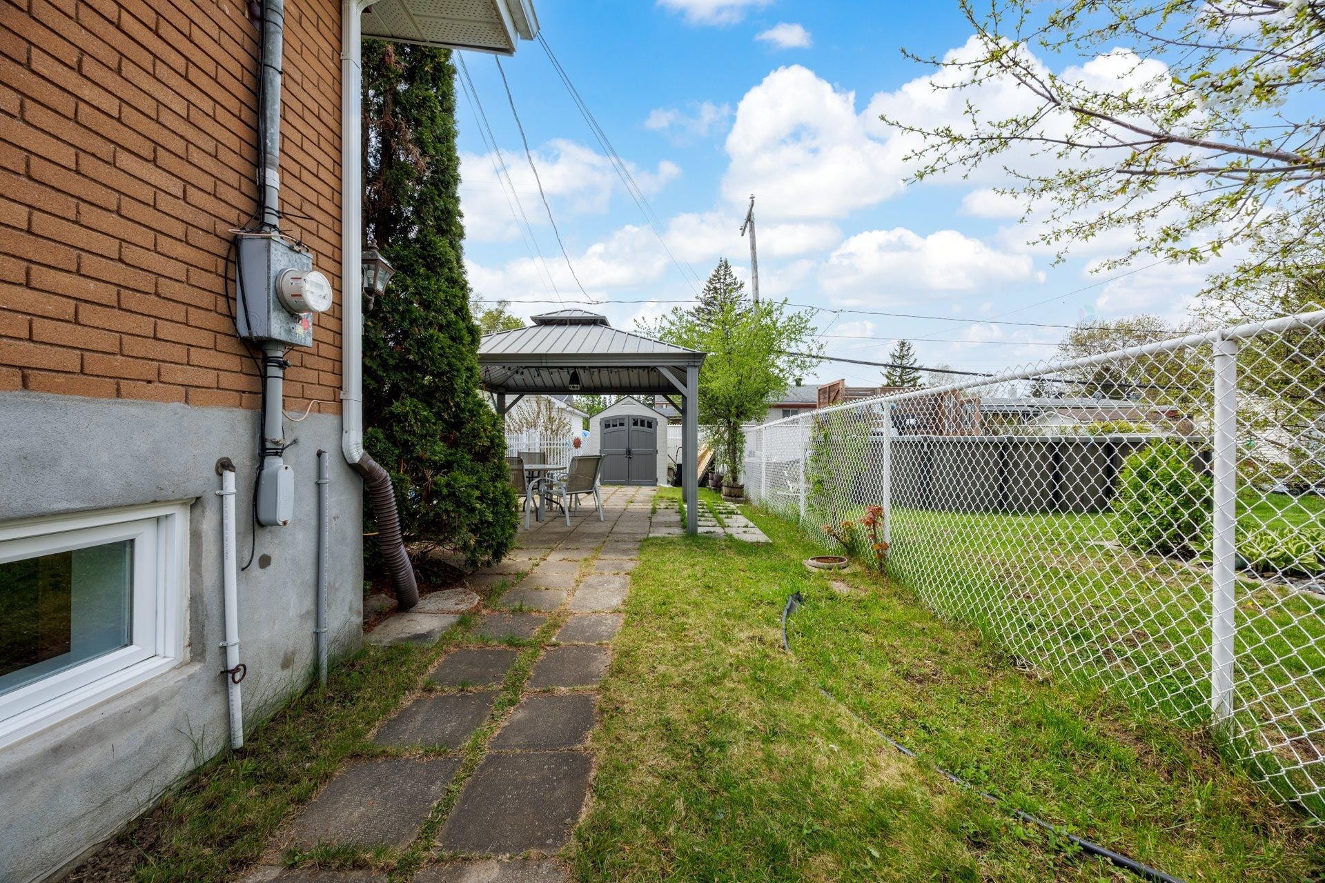 









552


Rue Hugo

,
Laval (Fabreville),




QC
H7P3L9

