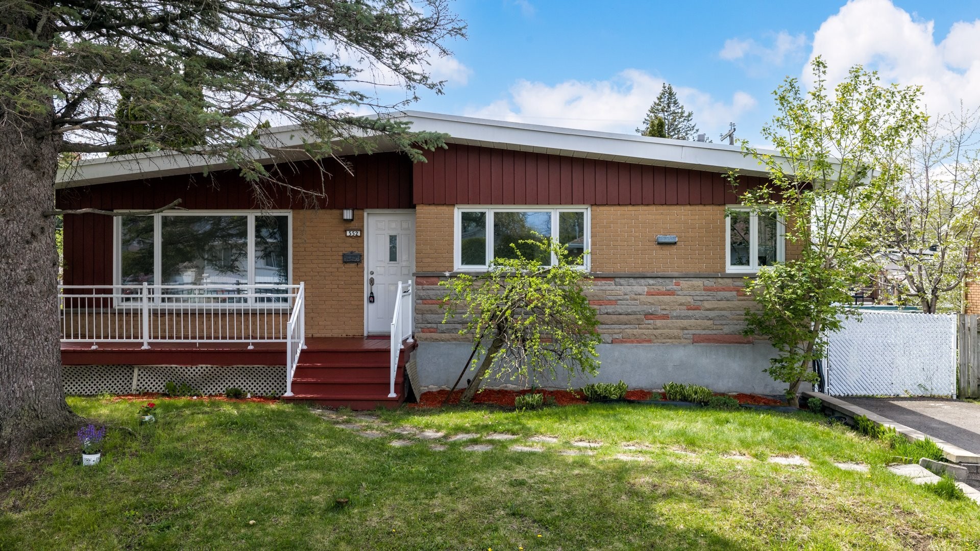 









552


Rue Hugo

,
Laval (Fabreville),




QC
H7P3L9

