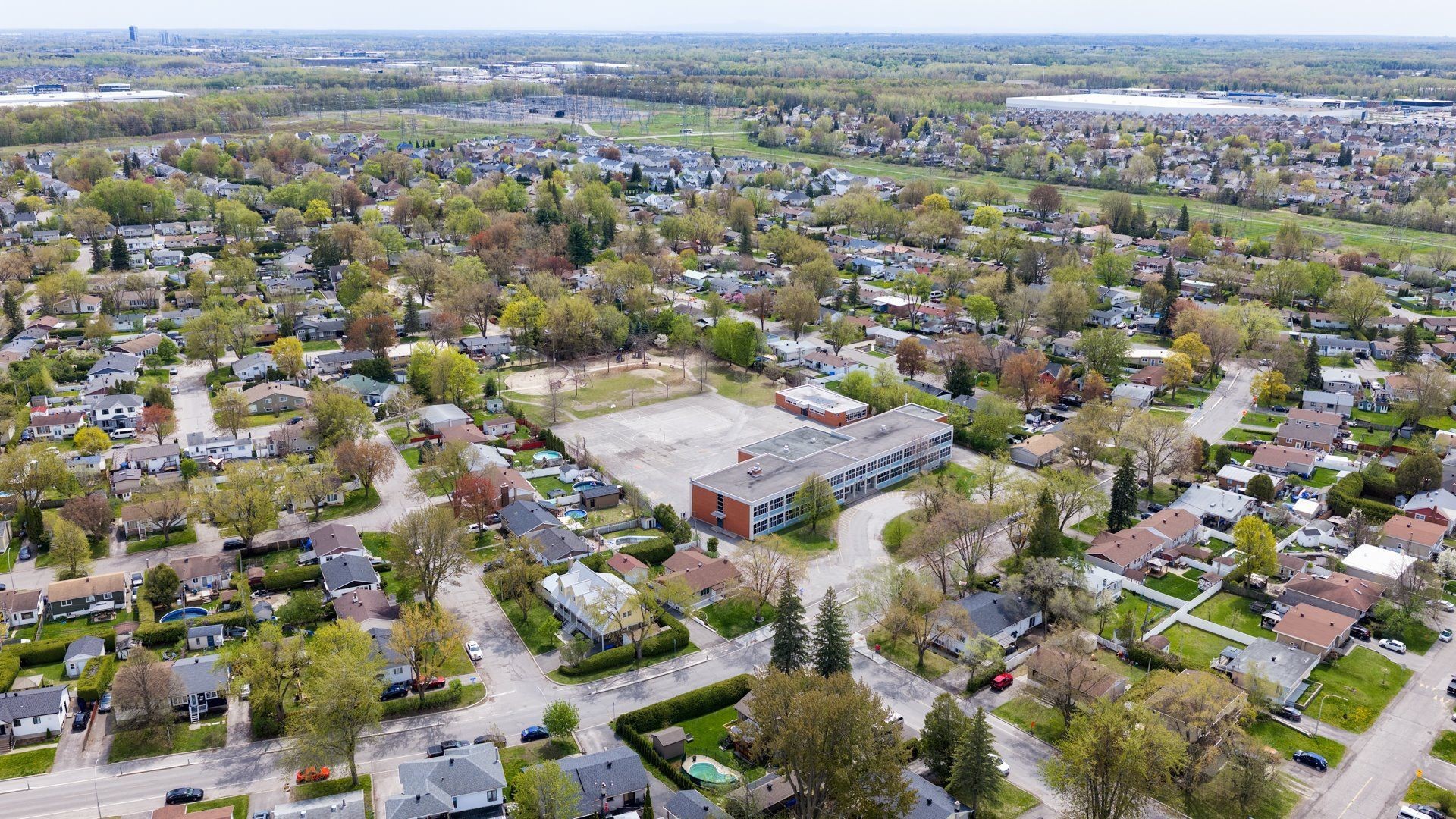 









552


Rue Hugo

,
Laval (Fabreville),




QC
H7P3L9

