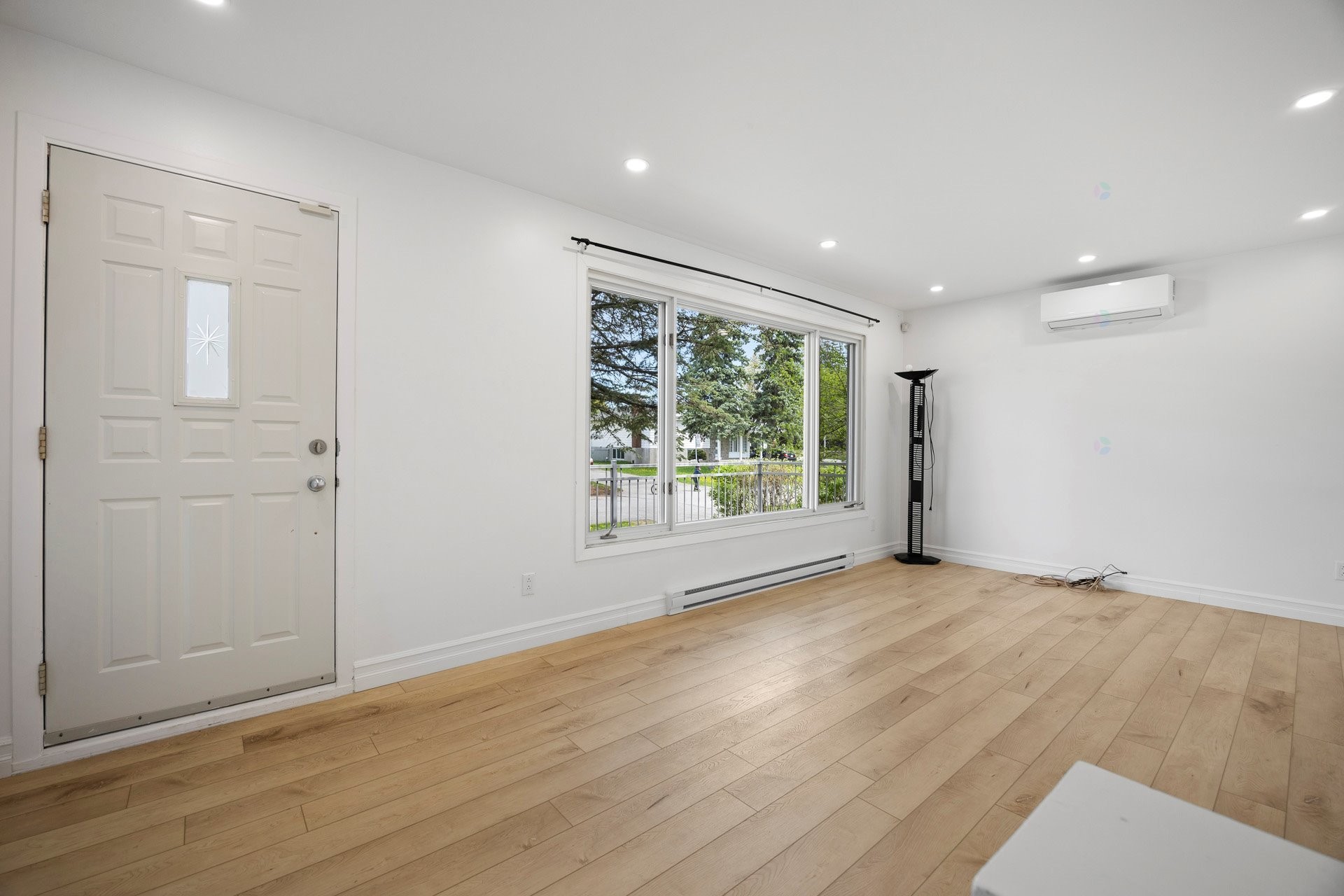 









552


Rue Hugo

,
Laval (Fabreville),




QC
H7P3L9

