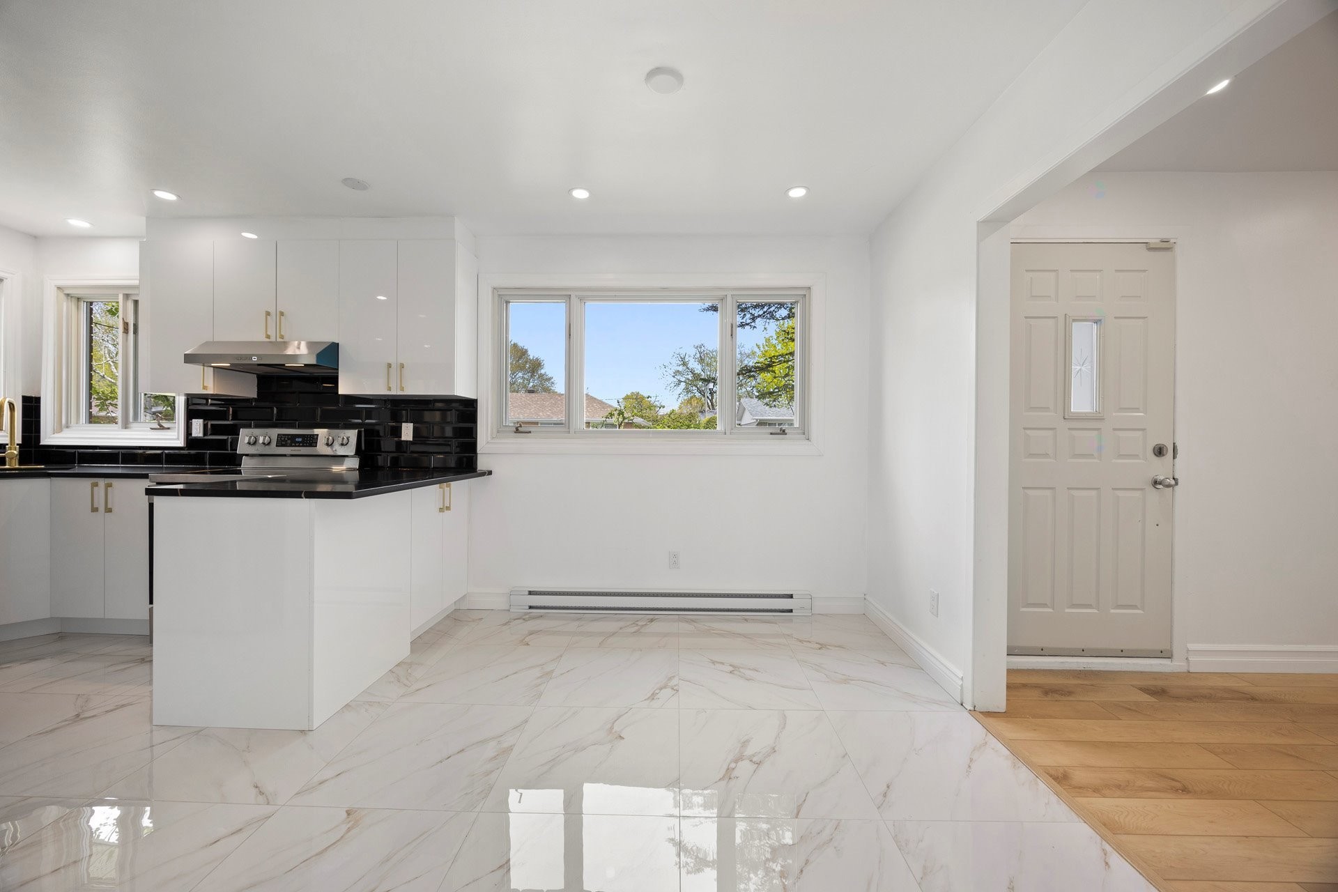 









552


Rue Hugo

,
Laval (Fabreville),




QC
H7P3L9

