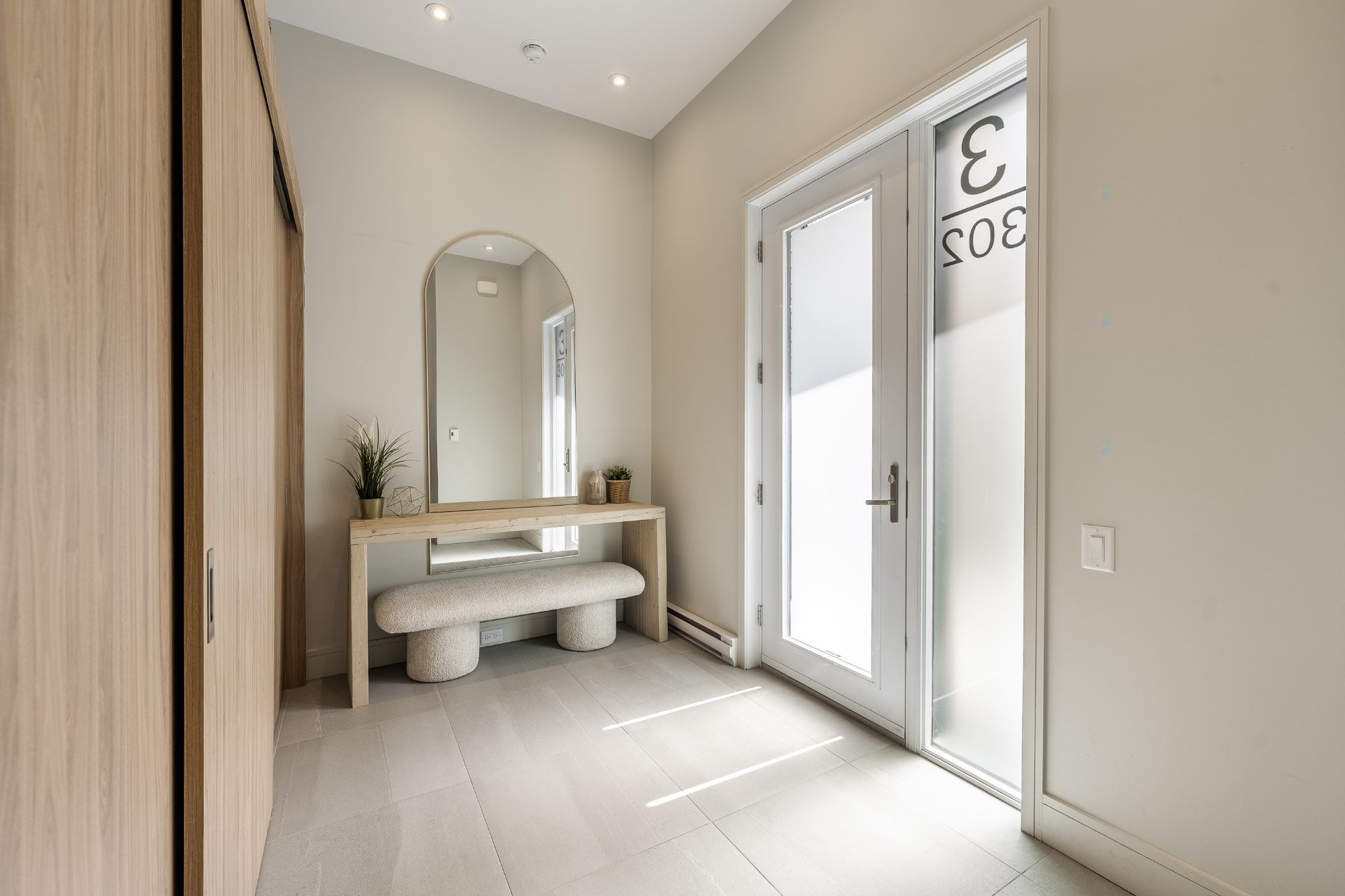 









302


Rg des Vingt

, 3,
Saint-Basile-le-Grand,




QC
J3N0E8

