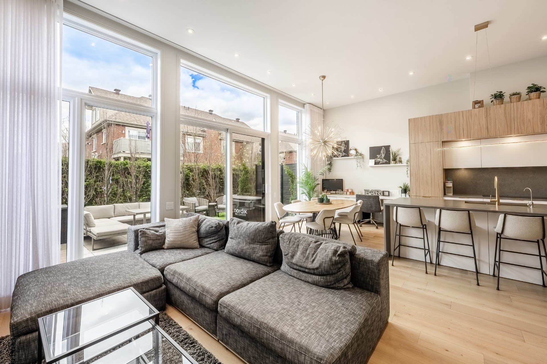 









302


Rg des Vingt

, 3,
Saint-Basile-le-Grand,




QC
J3N0E8

