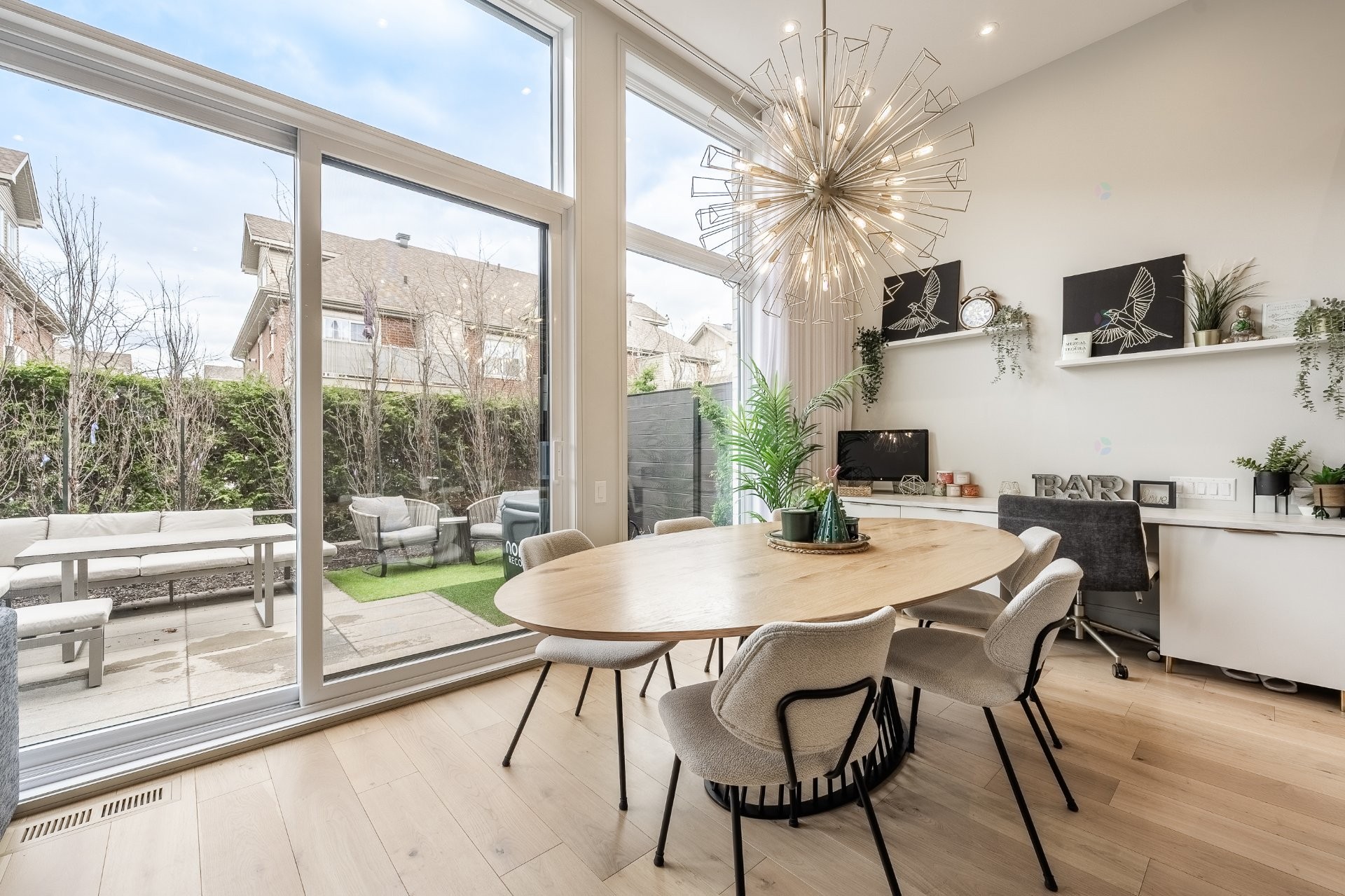 









302


Rg des Vingt

, 3,
Saint-Basile-le-Grand,




QC
J3N0E8

