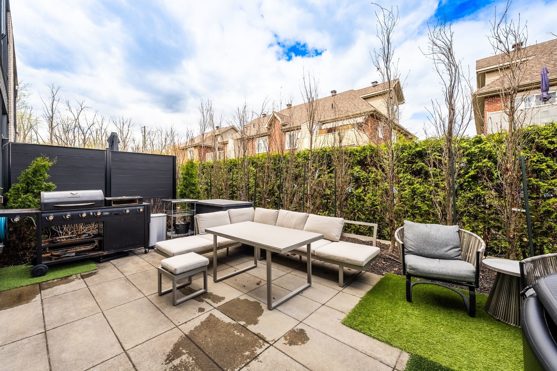 









302


Rg des Vingt

, 3,
Saint-Basile-le-Grand,




QC
J3N0E8

