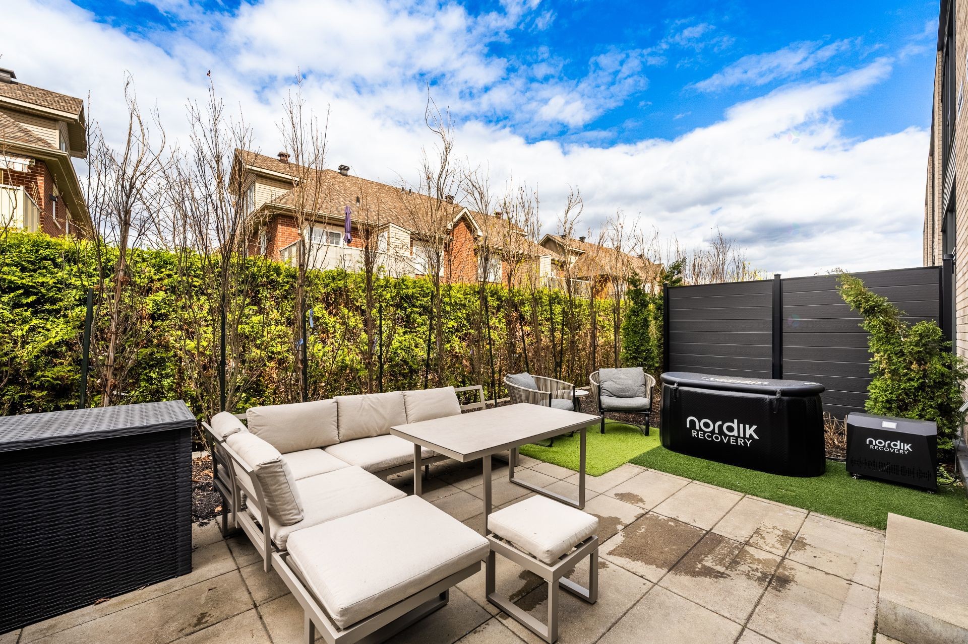 









302


Rg des Vingt

, 3,
Saint-Basile-le-Grand,




QC
J3N0E8

