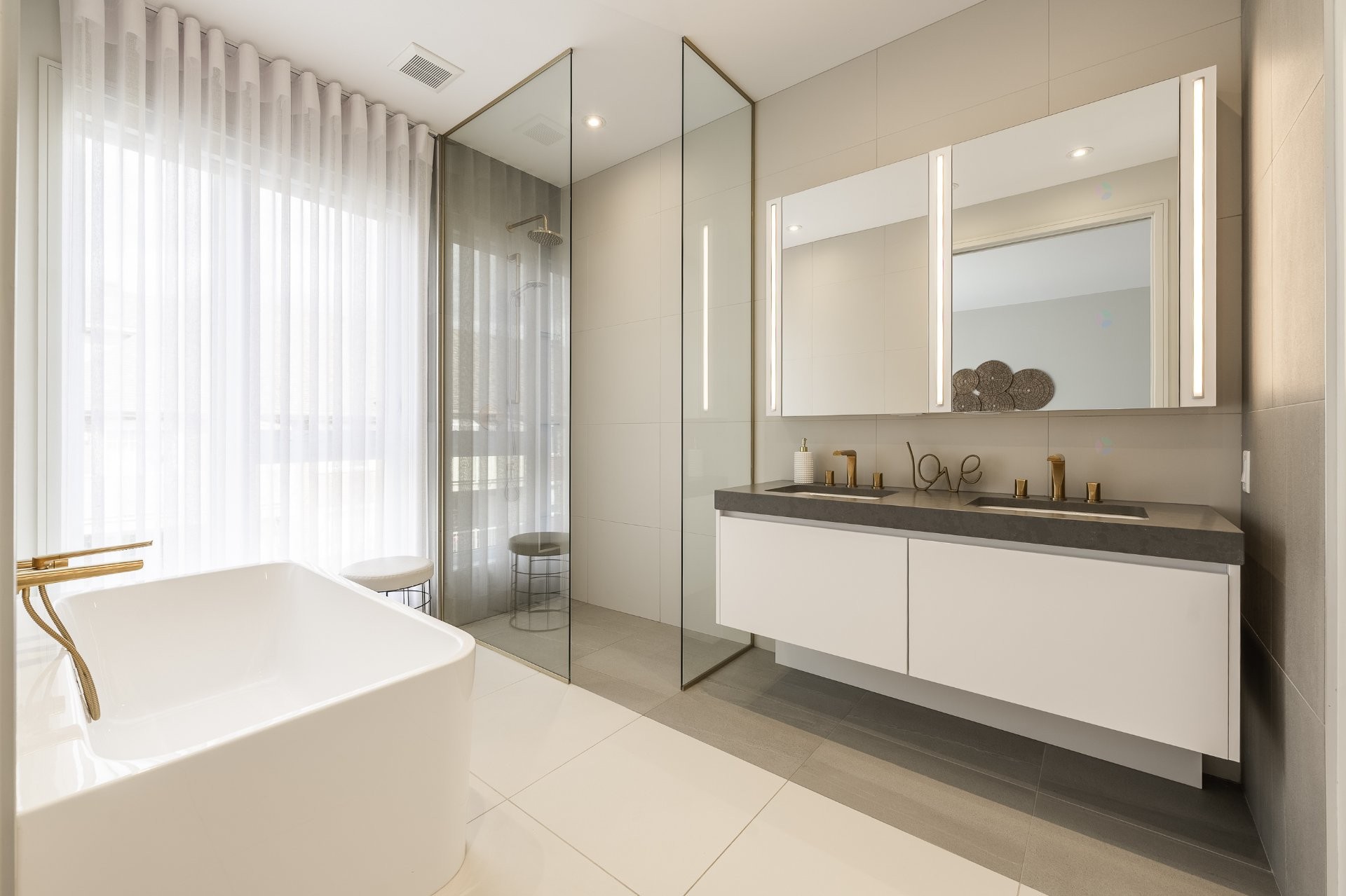 









302


Rg des Vingt

, 3,
Saint-Basile-le-Grand,




QC
J3N0E8

