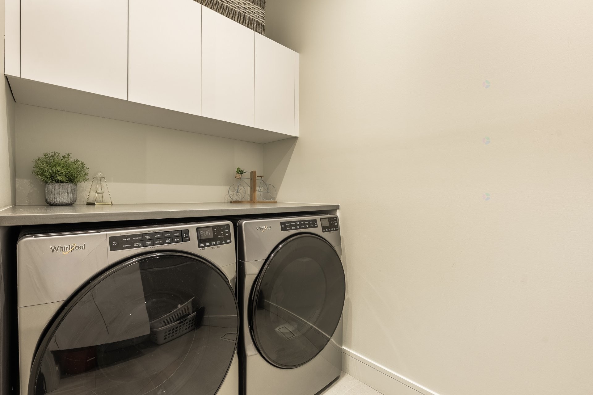 









302


Rg des Vingt

, 3,
Saint-Basile-le-Grand,




QC
J3N0E8

