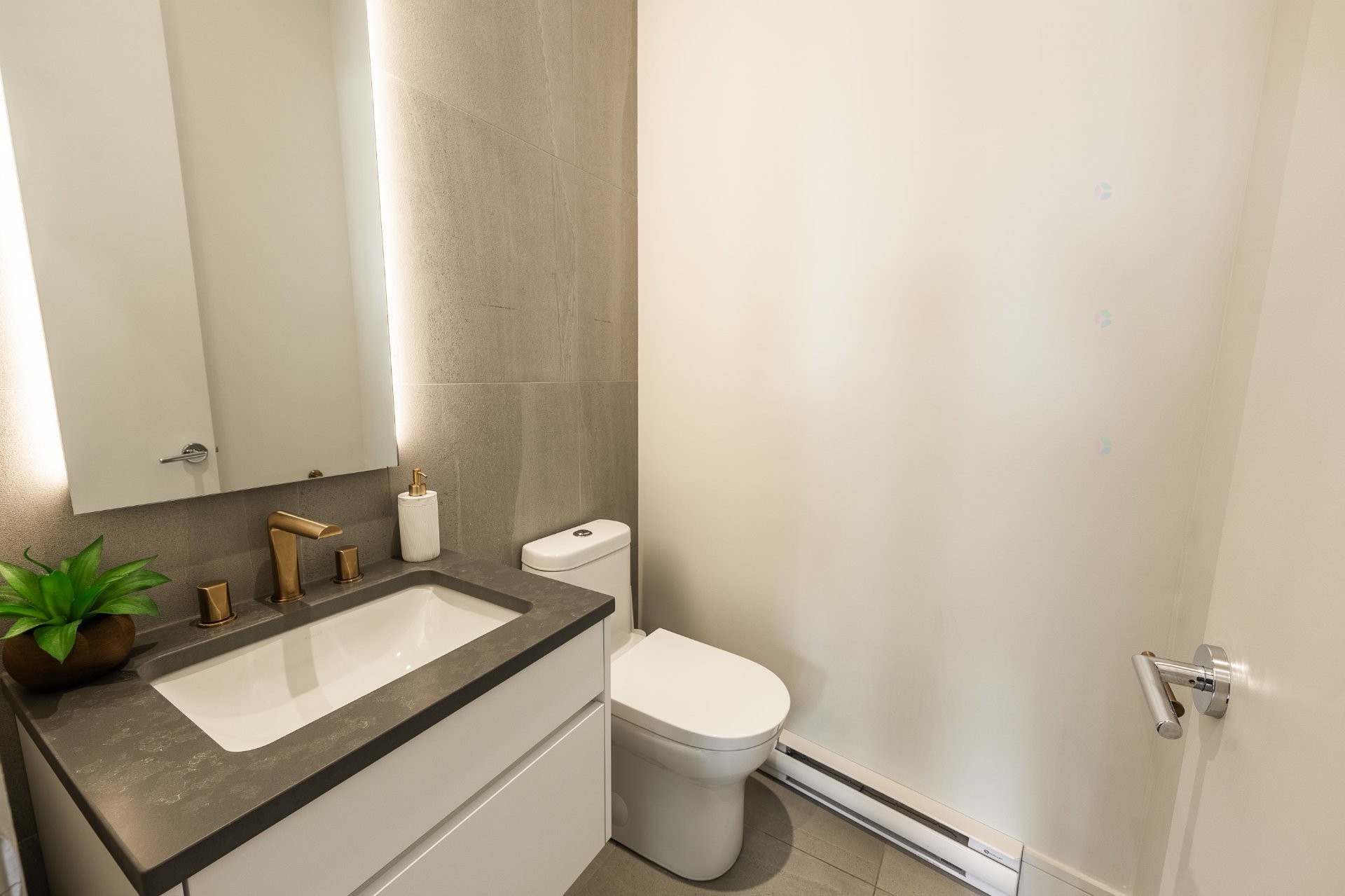 









302


Rg des Vingt

, 3,
Saint-Basile-le-Grand,




QC
J3N0E8

