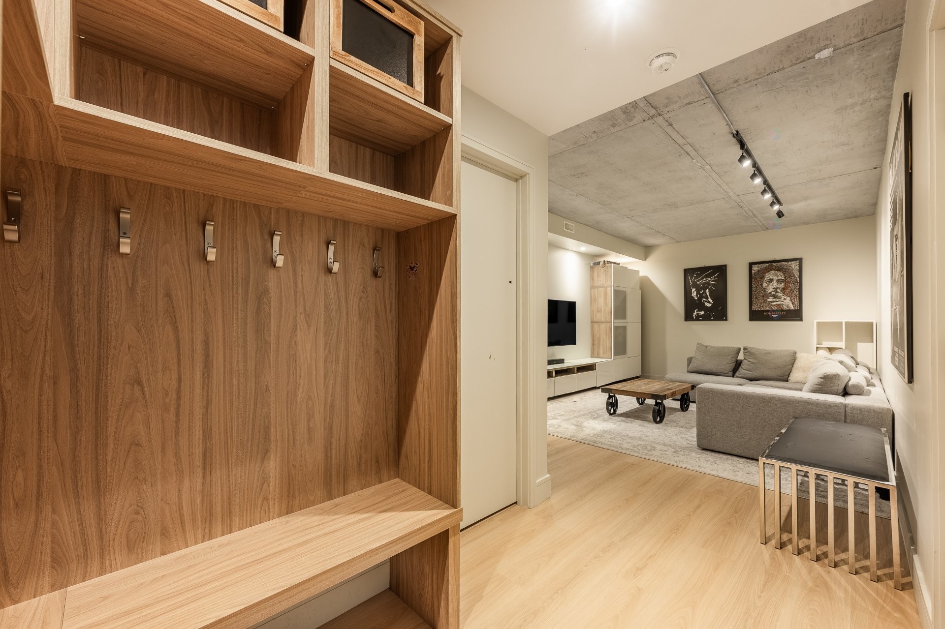 









302


Rg des Vingt

, 3,
Saint-Basile-le-Grand,




QC
J3N0E8


