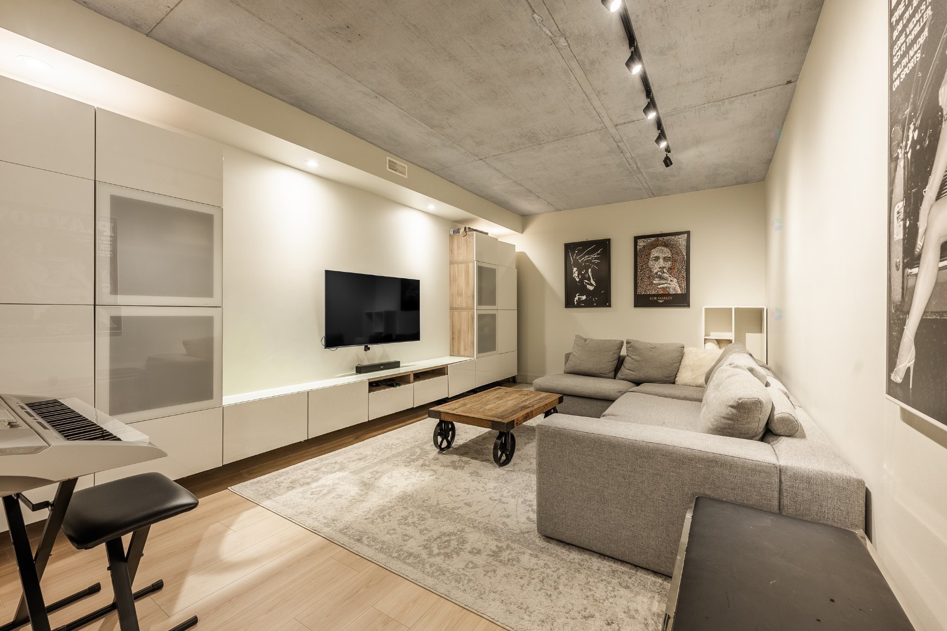 









302


Rg des Vingt

, 3,
Saint-Basile-le-Grand,




QC
J3N0E8

