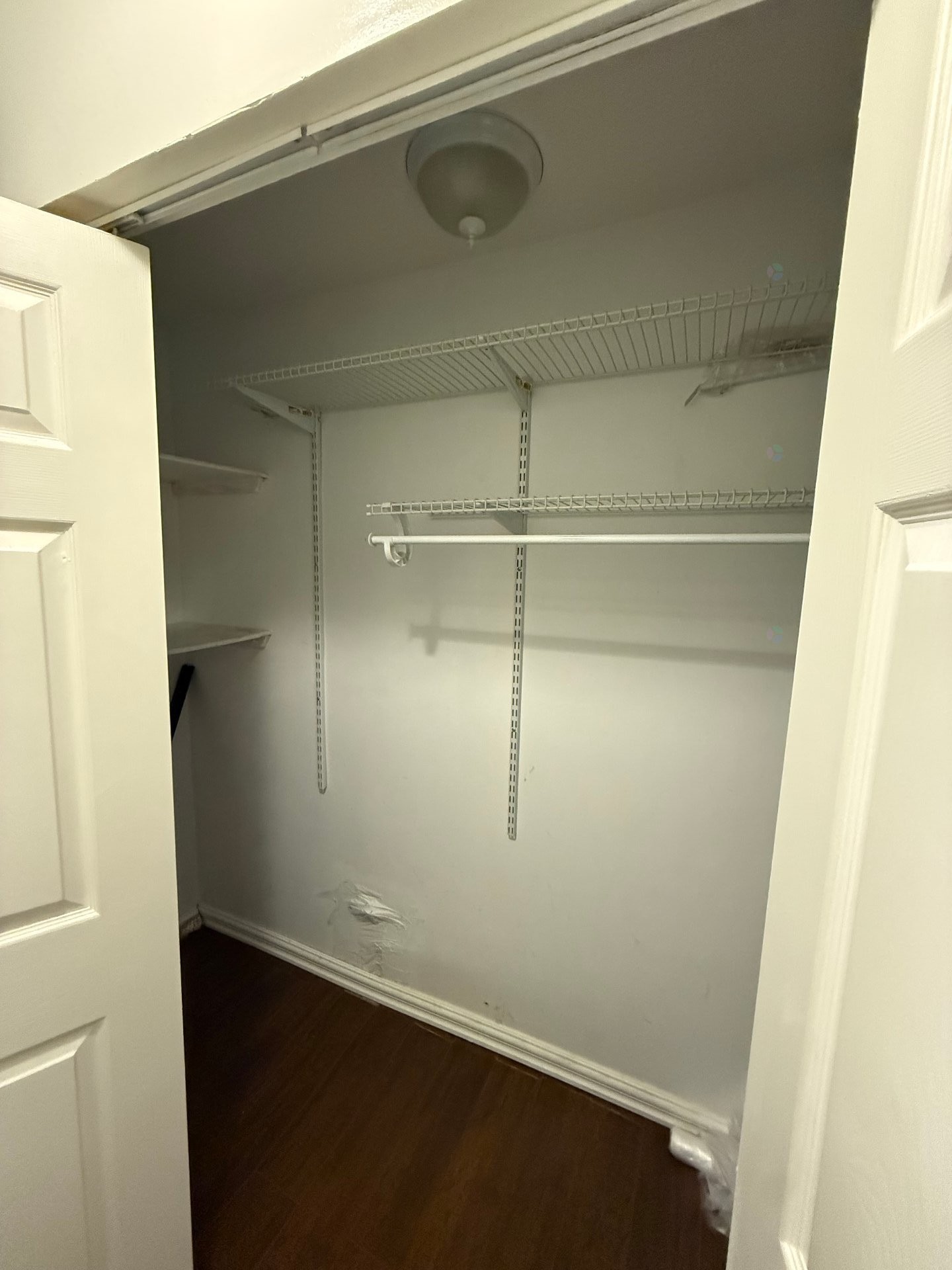 









575A


90e Avenue

,
Montréal (LaSalle),




QC
H8R2Z9

