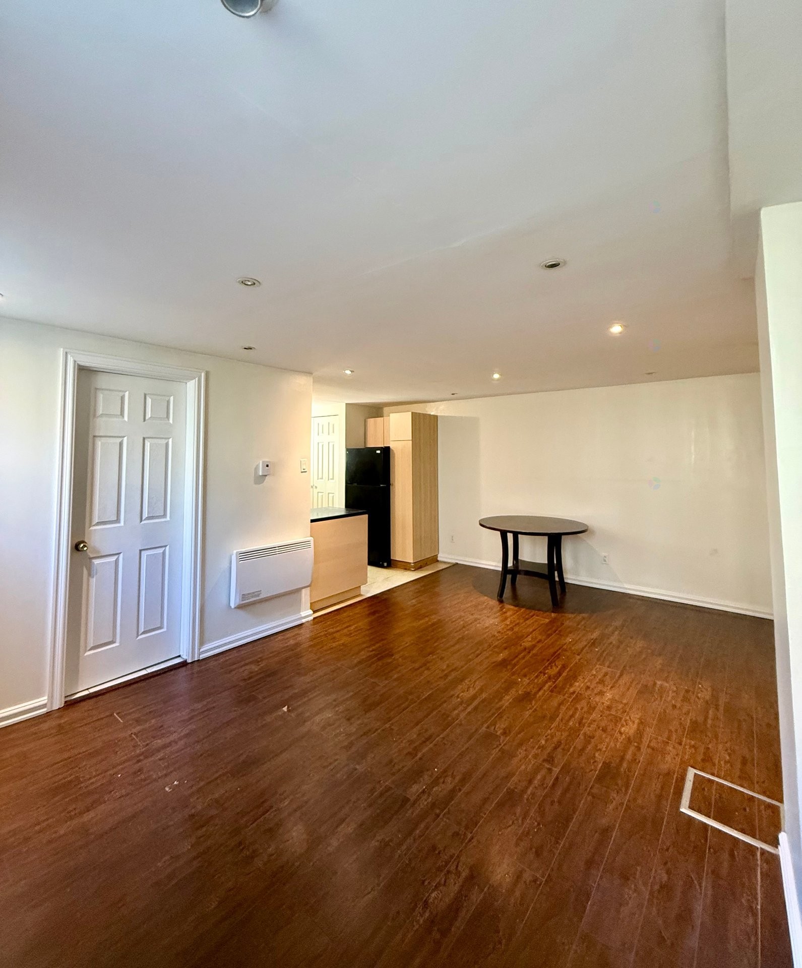 









575A


90e Avenue

,
Montréal (LaSalle),




QC
H8R2Z9

