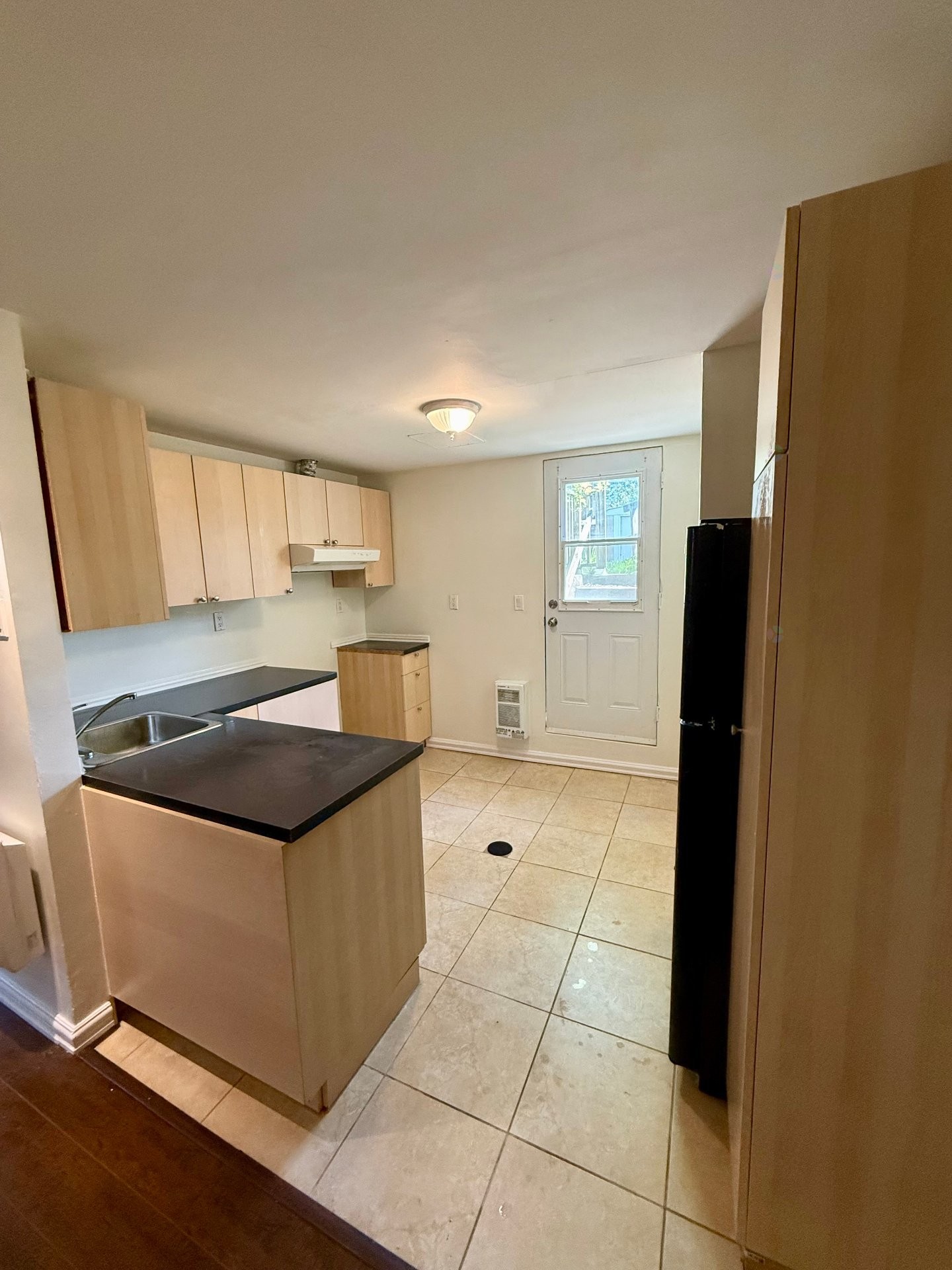 









575A


90e Avenue

,
Montréal (LaSalle),




QC
H8R2Z9

