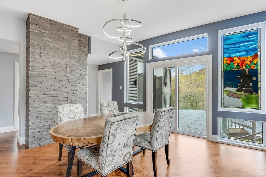 









25


Ch. Thibault

,
Val-des-Monts,




QC
J8N4H6

