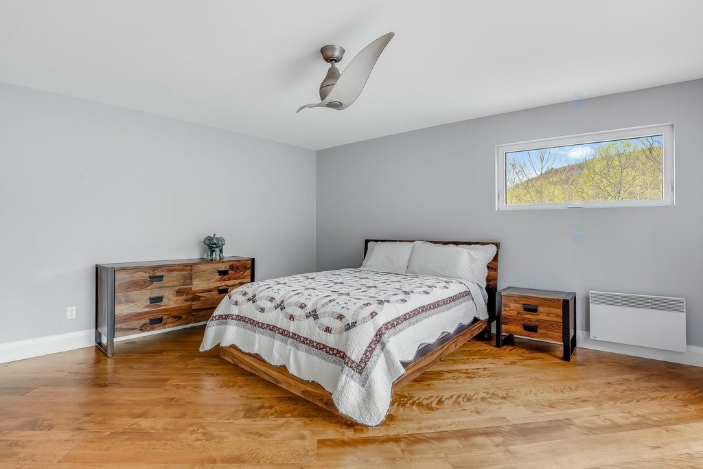 









25


Ch. Thibault

,
Val-des-Monts,




QC
J8N4H6

