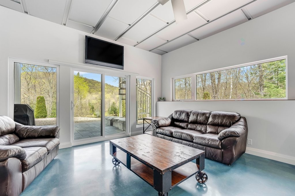 









25


Ch. Thibault

,
Val-des-Monts,




QC
J8N4H6

