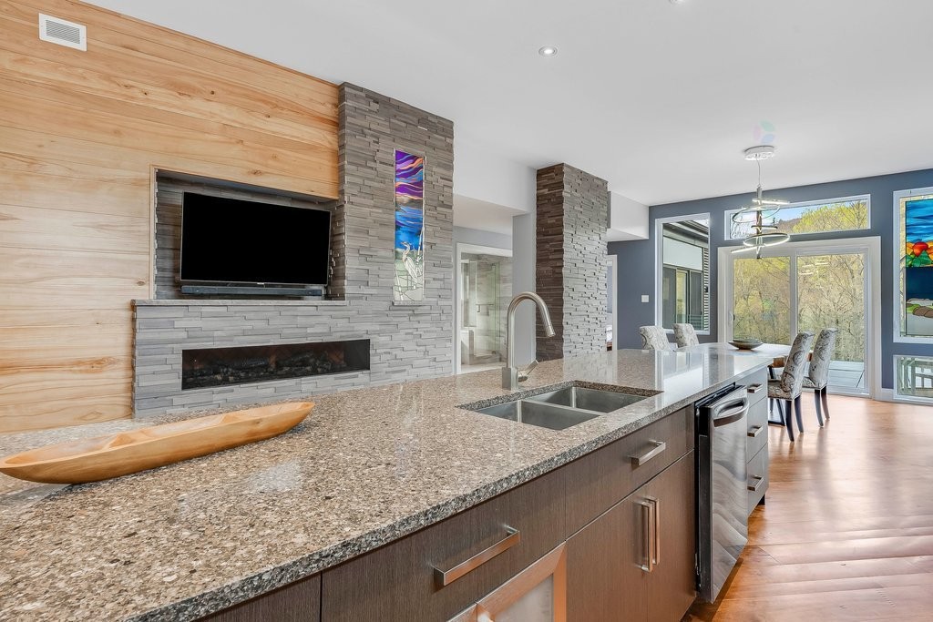 









25


Ch. Thibault

,
Val-des-Monts,




QC
J8N4H6

