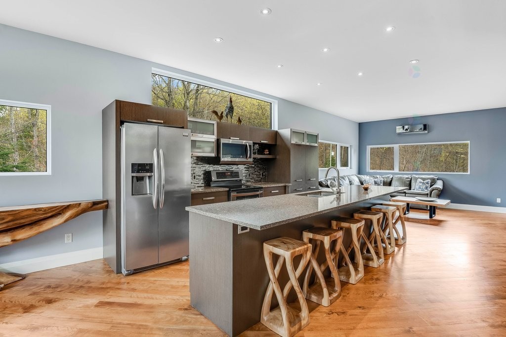 









25


Ch. Thibault

,
Val-des-Monts,




QC
J8N4H6


