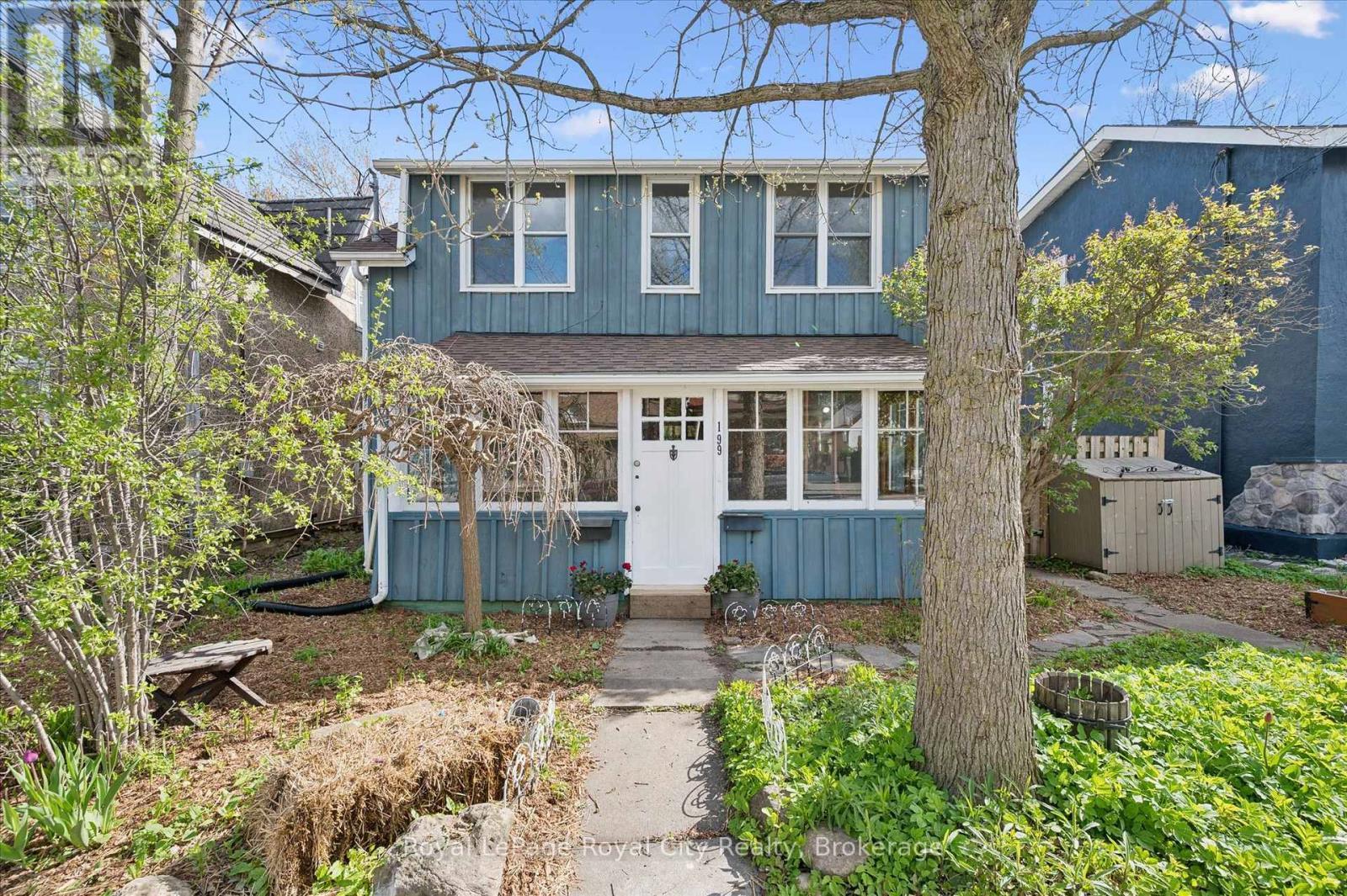 












199 NEEVE STREET

,
Guelph (St. Patrick's Ward),




Ontario
N1E5S5


