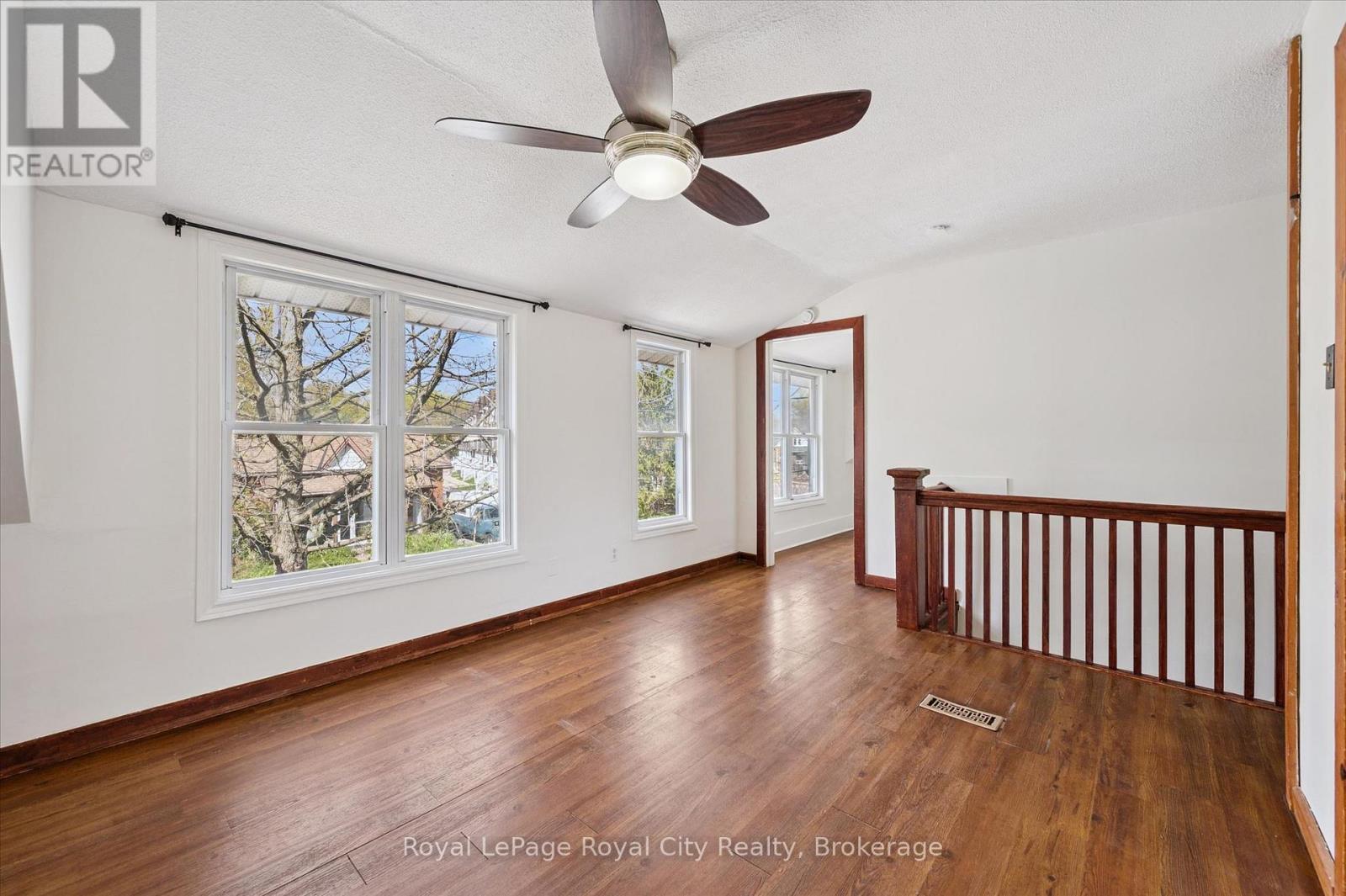 












199 NEEVE STREET

,
Guelph (St. Patrick's Ward),




Ontario
N1E5S5

