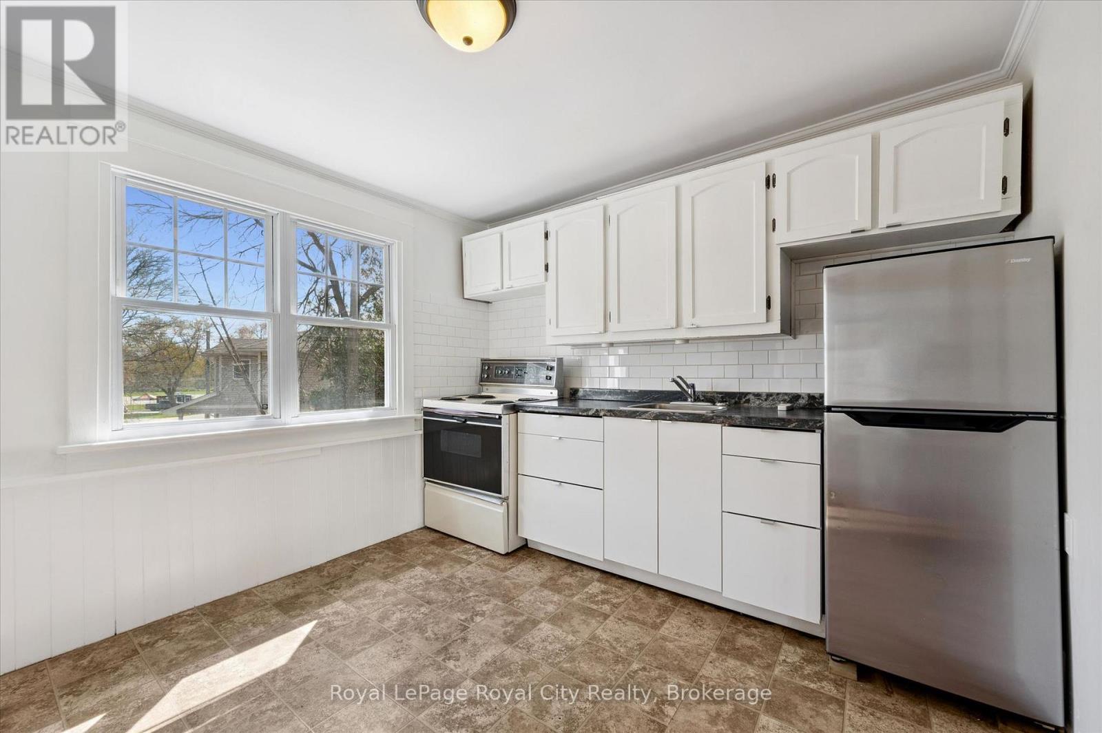 












199 NEEVE STREET

,
Guelph (St. Patrick's Ward),




Ontario
N1E5S5

