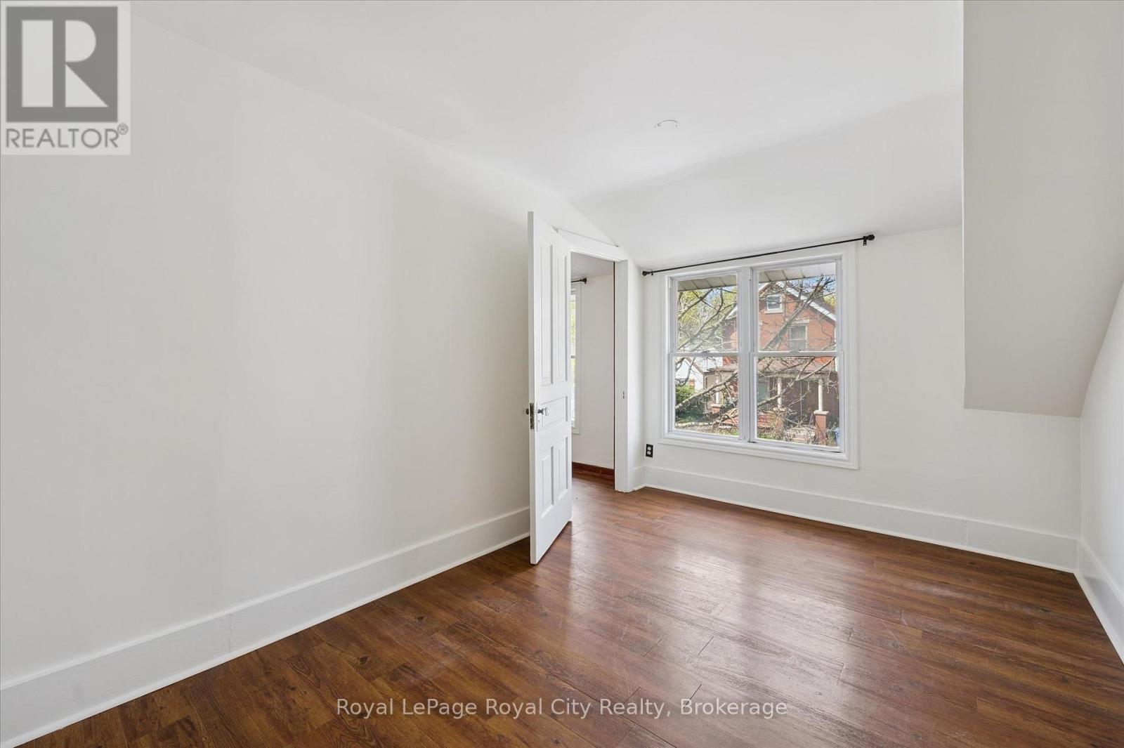












199 NEEVE STREET

,
Guelph (St. Patrick's Ward),




Ontario
N1E5S5

