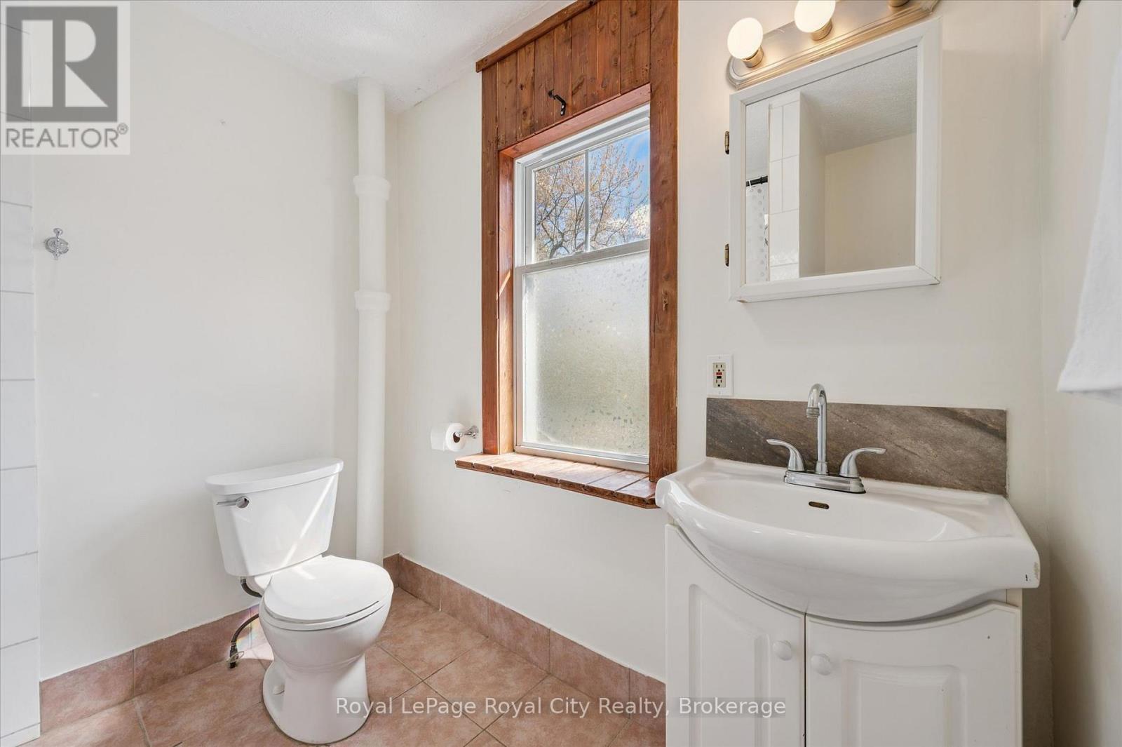 












199 NEEVE STREET

,
Guelph (St. Patrick's Ward),




Ontario
N1E5S5

