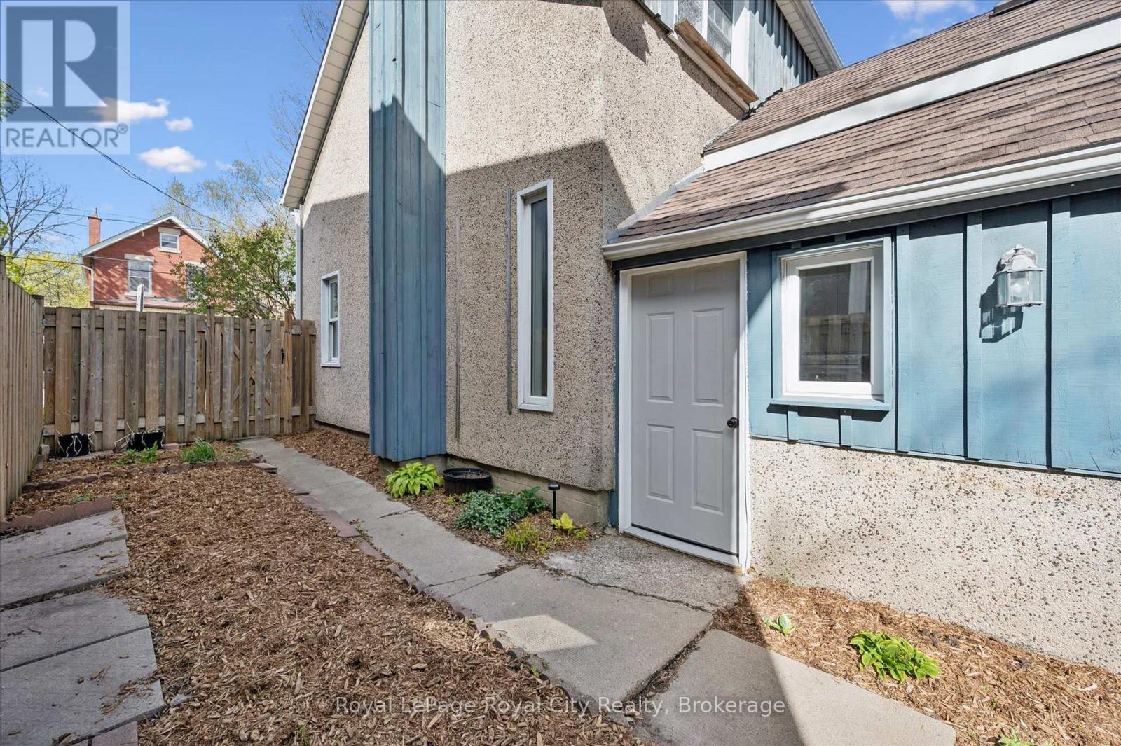 












199 NEEVE STREET

,
Guelph (St. Patrick's Ward),




Ontario
N1E5S5

