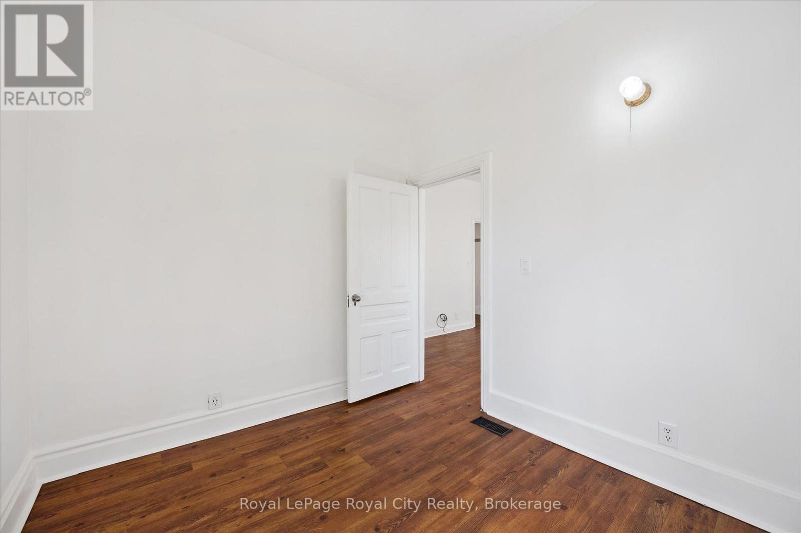 












199 NEEVE STREET

,
Guelph (St. Patrick's Ward),




Ontario
N1E5S5

