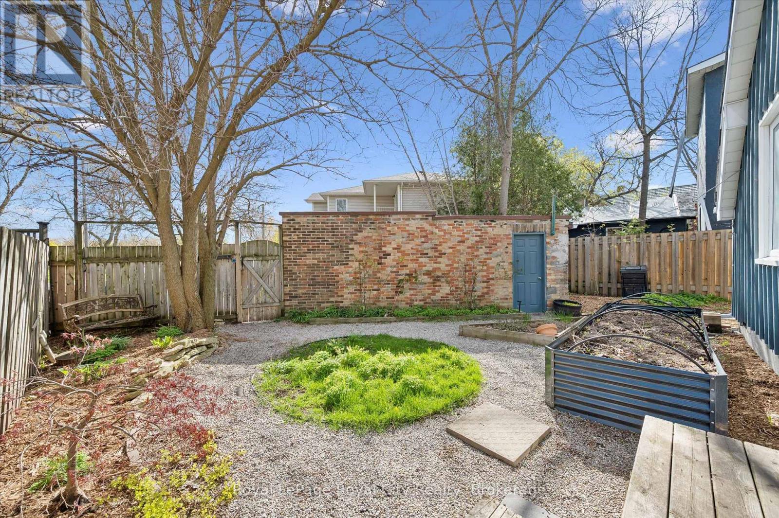 












199 NEEVE STREET

,
Guelph (St. Patrick's Ward),




Ontario
N1E5S5

