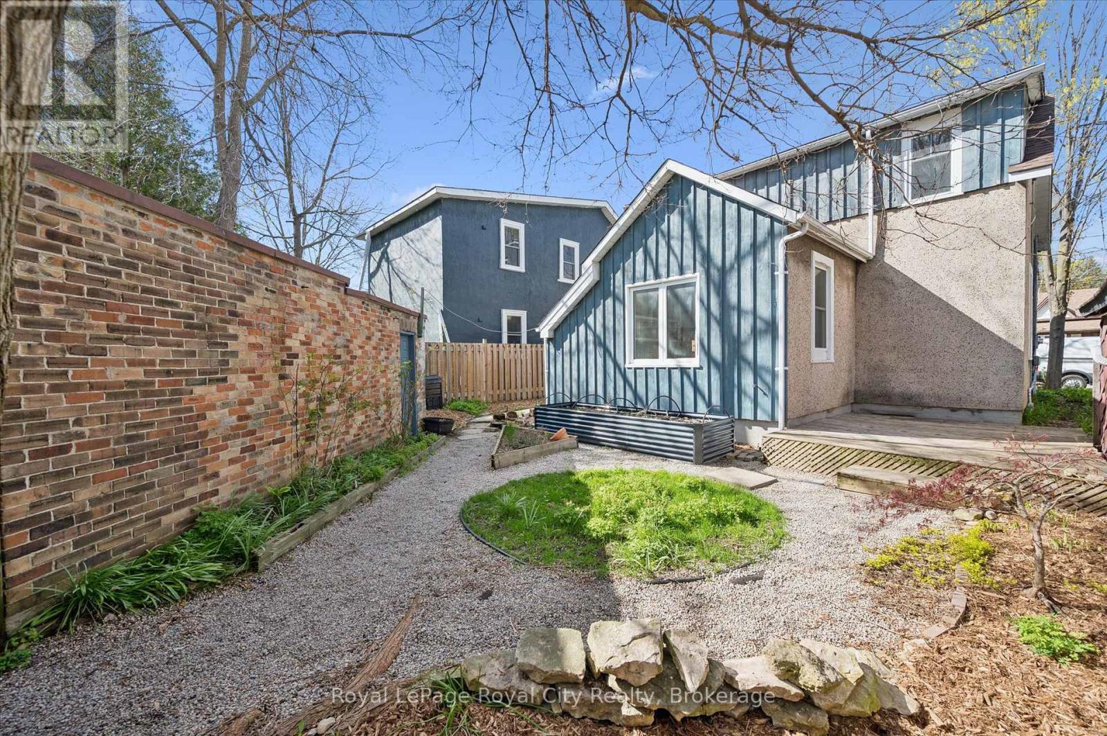 












199 NEEVE STREET

,
Guelph (St. Patrick's Ward),




Ontario
N1E5S5

