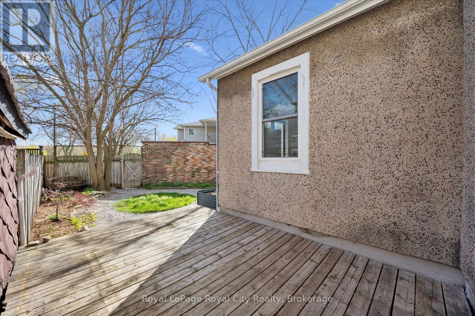 












199 NEEVE STREET

,
Guelph (St. Patrick's Ward),




Ontario
N1E5S5

