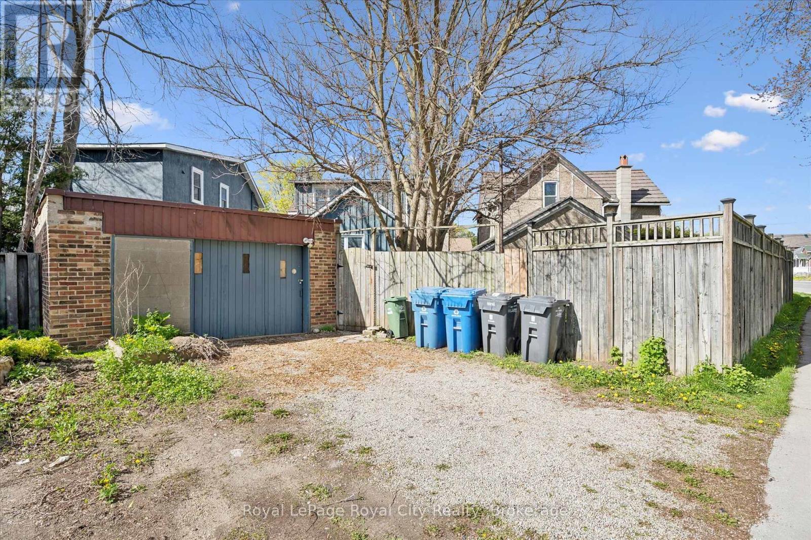 












199 NEEVE STREET

,
Guelph (St. Patrick's Ward),




Ontario
N1E5S5

