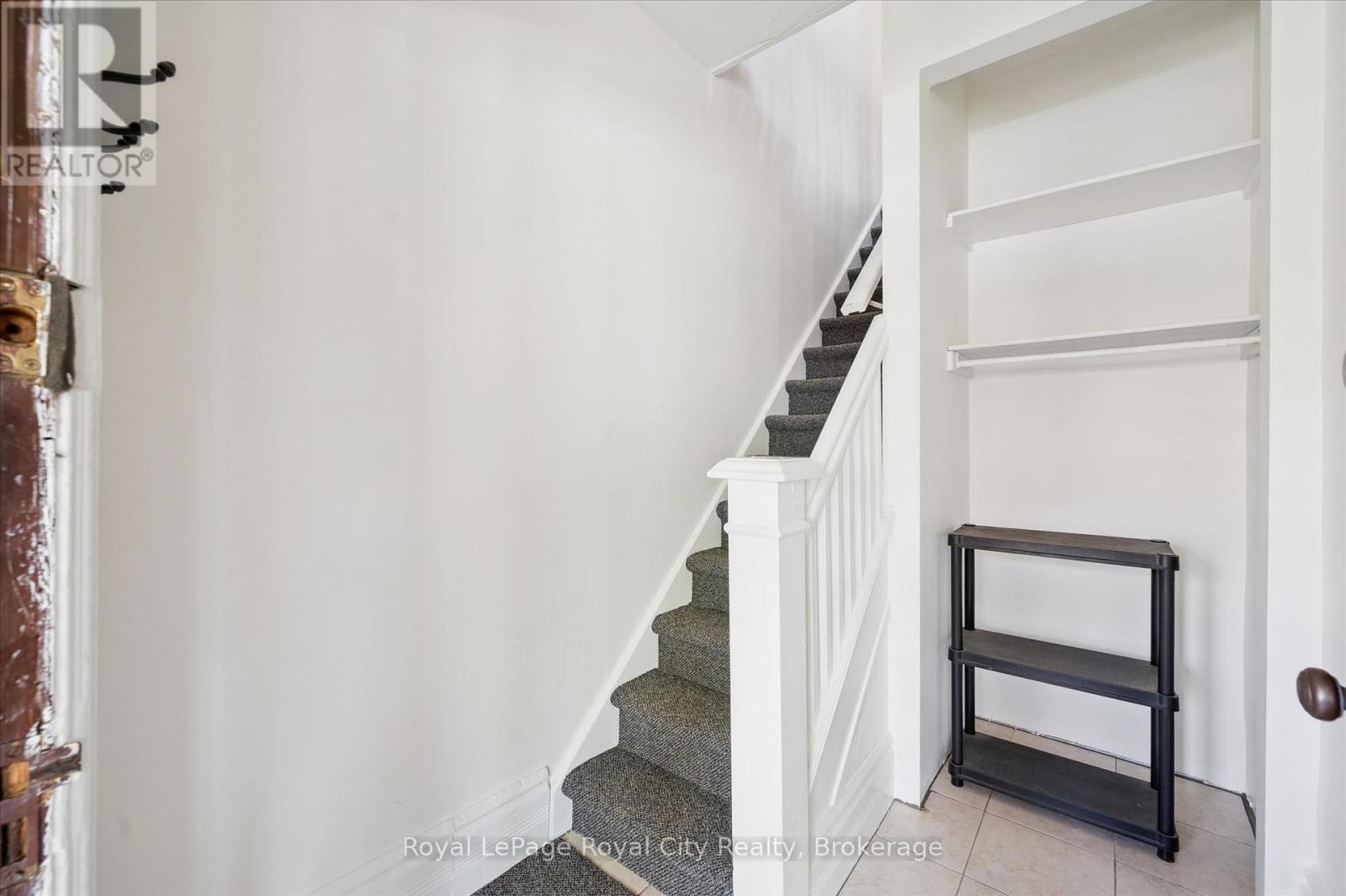 












199 NEEVE STREET

,
Guelph (St. Patrick's Ward),




Ontario
N1E5S5

