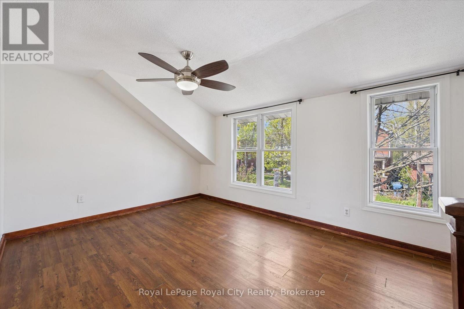 












199 NEEVE STREET

,
Guelph (St. Patrick's Ward),




Ontario
N1E5S5

