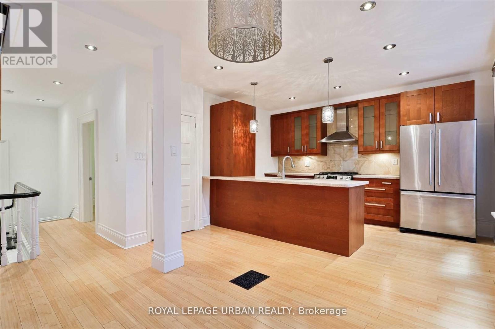 












323 ONTARIO STREET

,
Toronto,




Ontario
M5A2V8

