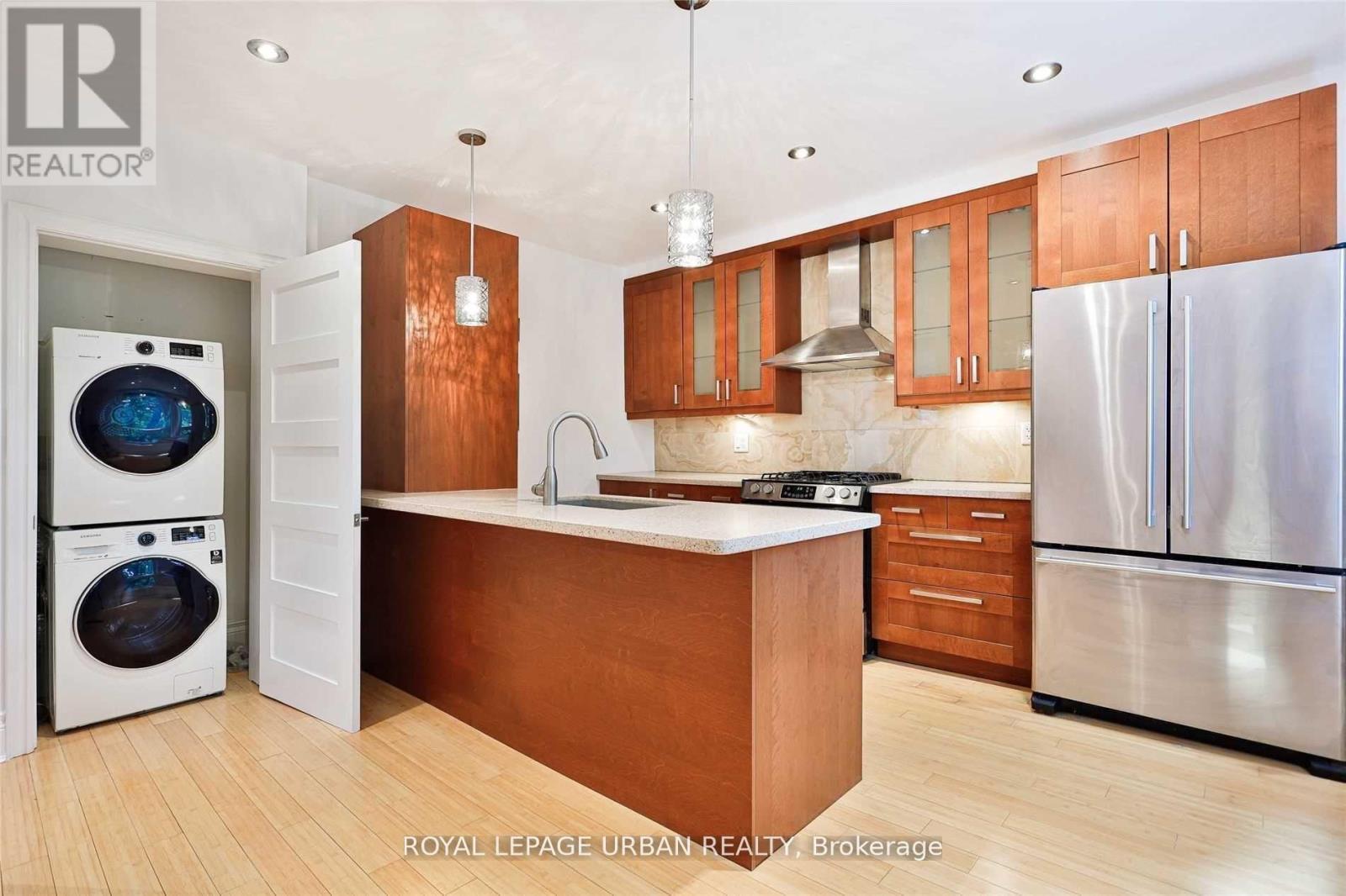 












323 ONTARIO STREET

,
Toronto,




Ontario
M5A2V8

