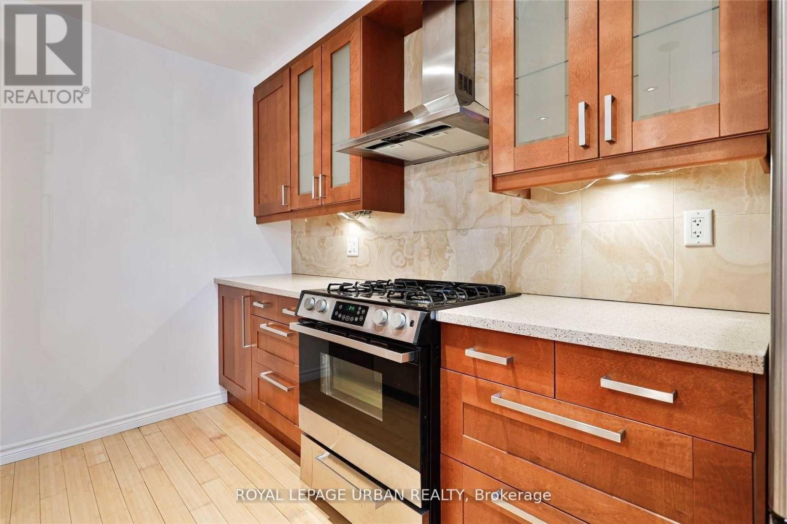 












323 ONTARIO STREET

,
Toronto,




Ontario
M5A2V8

